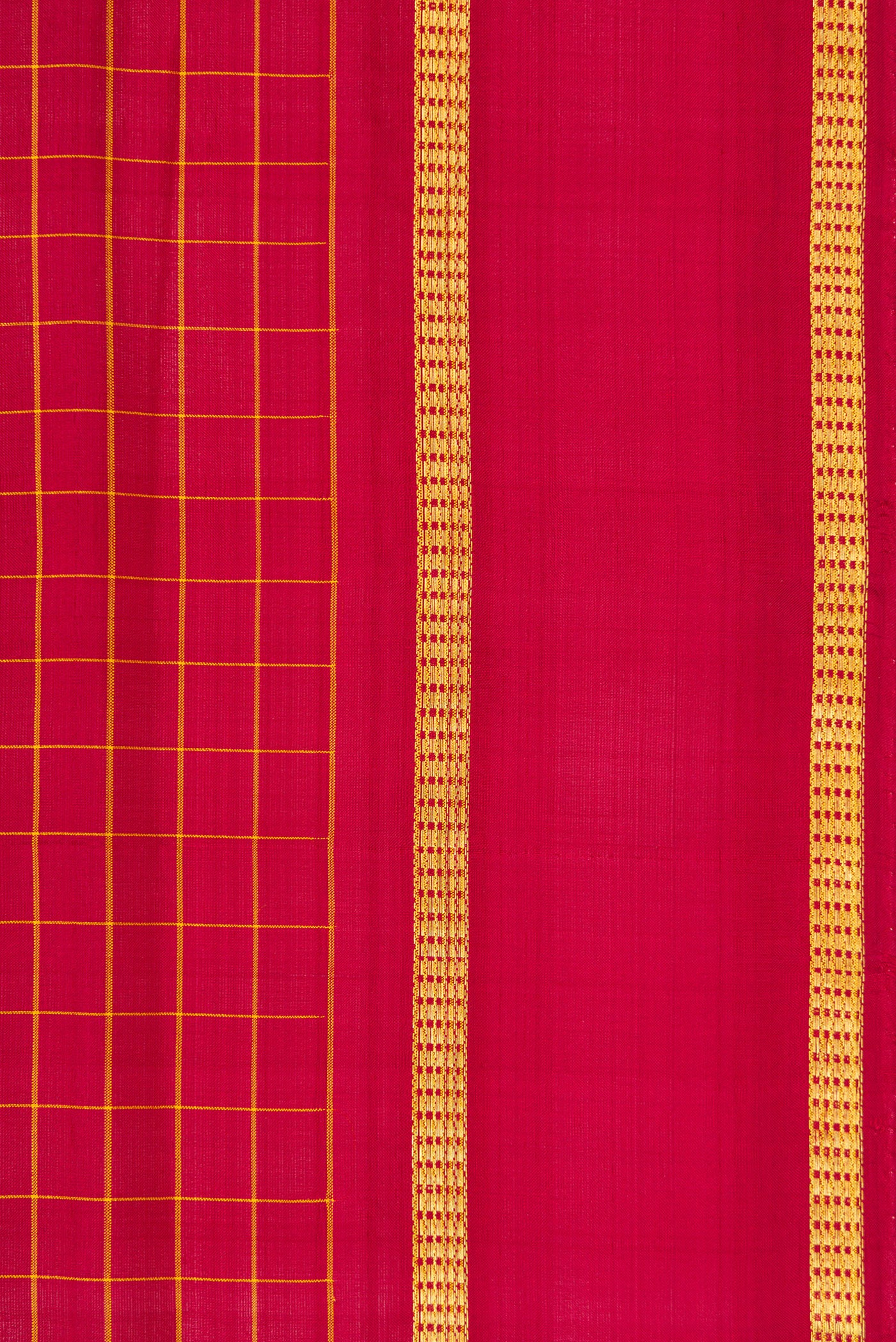 Border image of Pure Silk Pure Zari Maroon Dual Tone Kanchipuram Nine Yards Saree with Checked design on the body and Zari Border. 