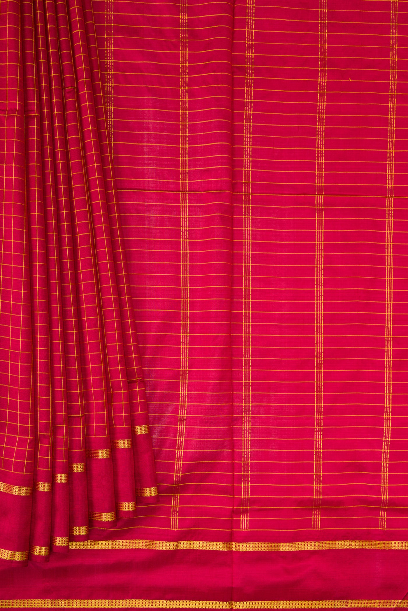 Pleats and pallu of Pure Silk Pure Zari Maroon Dual Tone Kanchipuram Nine Yards Saree with Checked design on the body and Zari Border. 