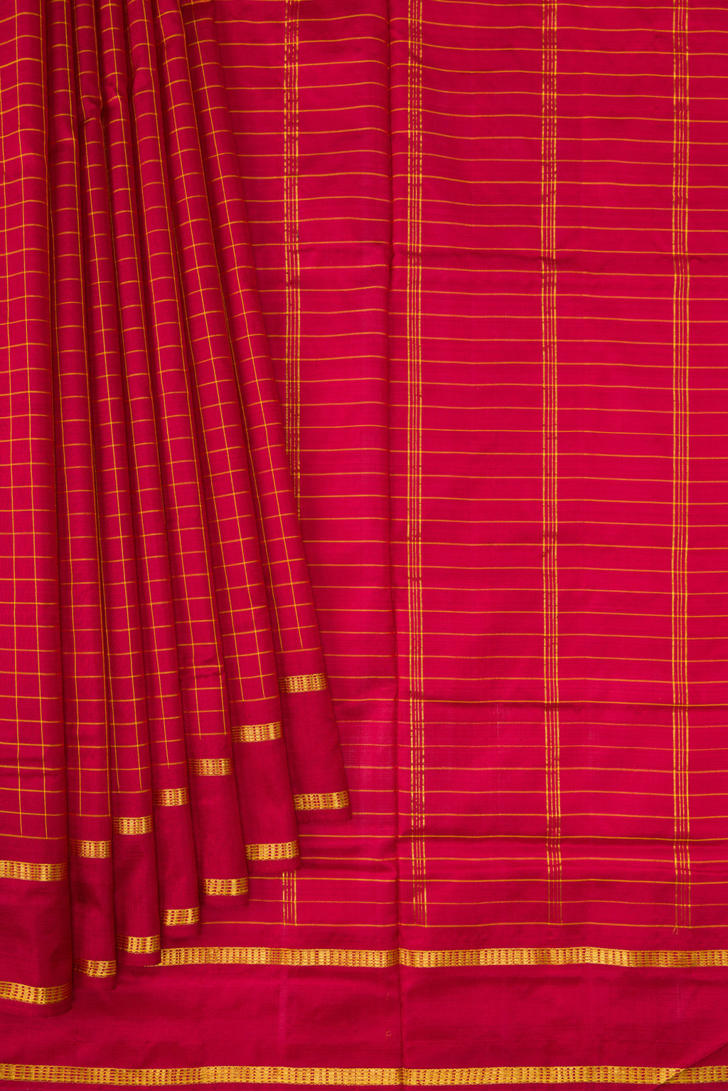 Pleats and pallu of Maroon Kanchipuram Silk Nine Yards Saree with Checked design on the body and Zari Border. 