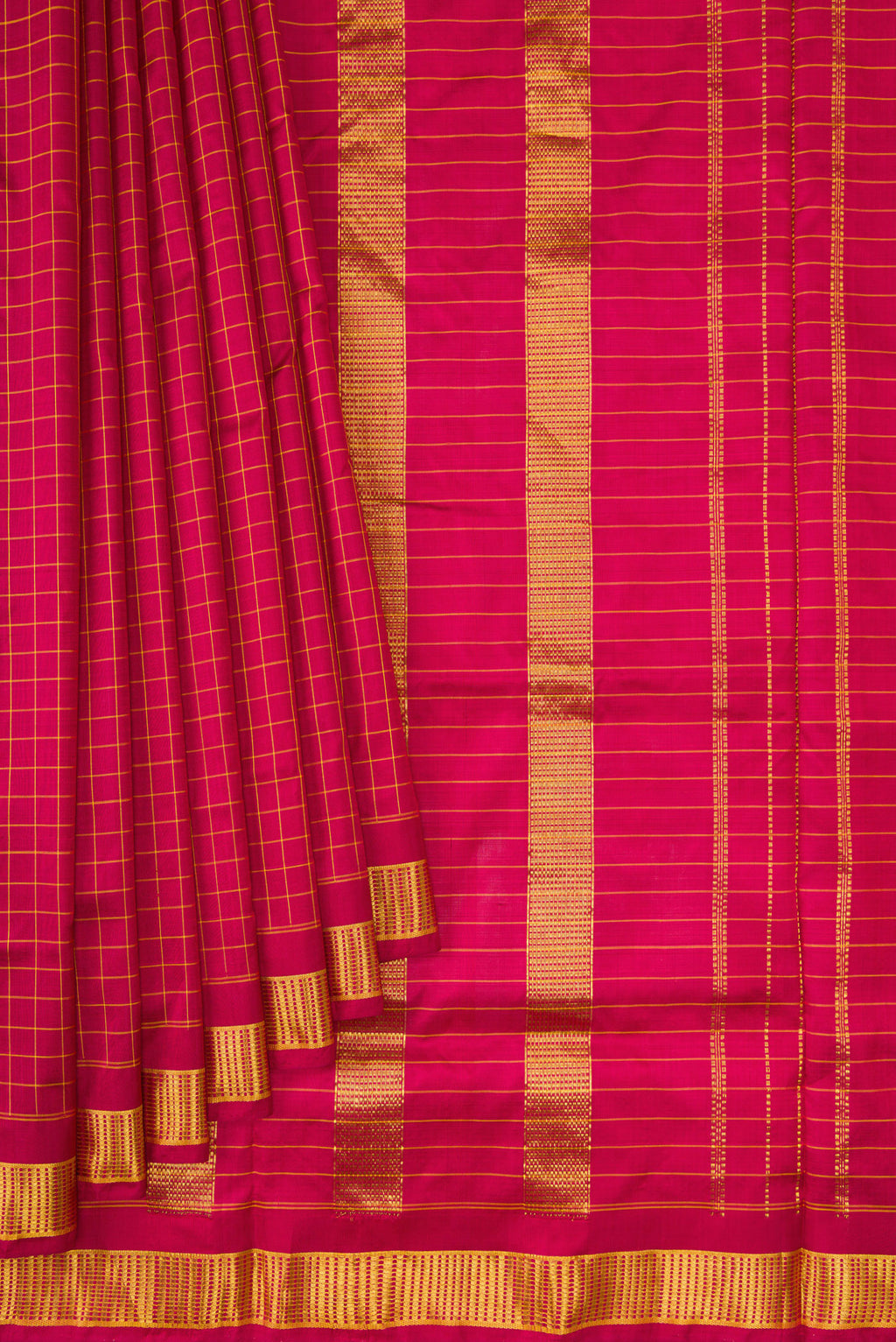 Pleats and pallu of Maroon Dual Tone Kanjivaram Silk Nine Yards Saree with Checked design on the body and Zari Border. 