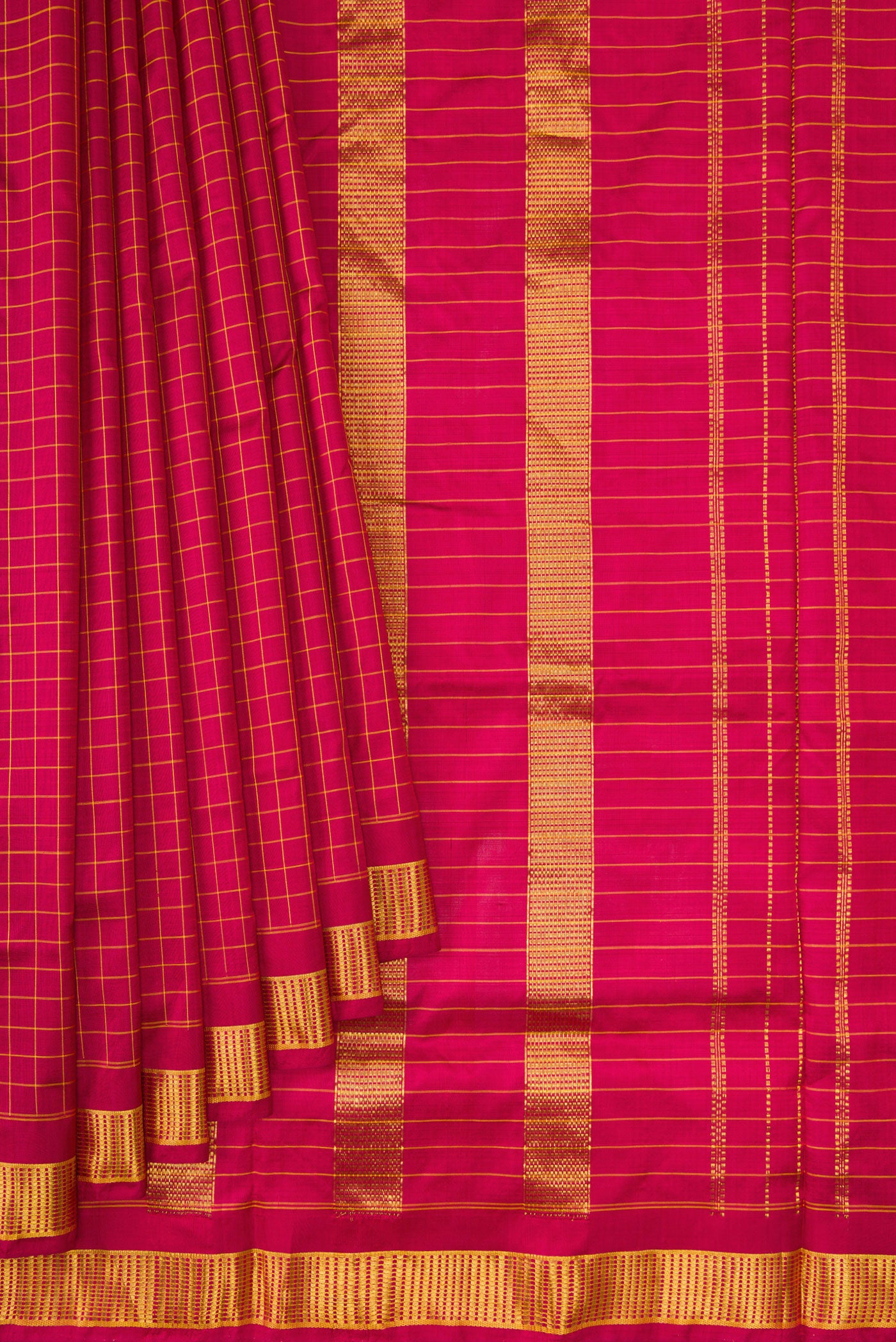 Pleats and pallu of Maroon Dual Tone Kanjivaram Silk Nine Yards Saree with Checked design on the body and Zari Border. 