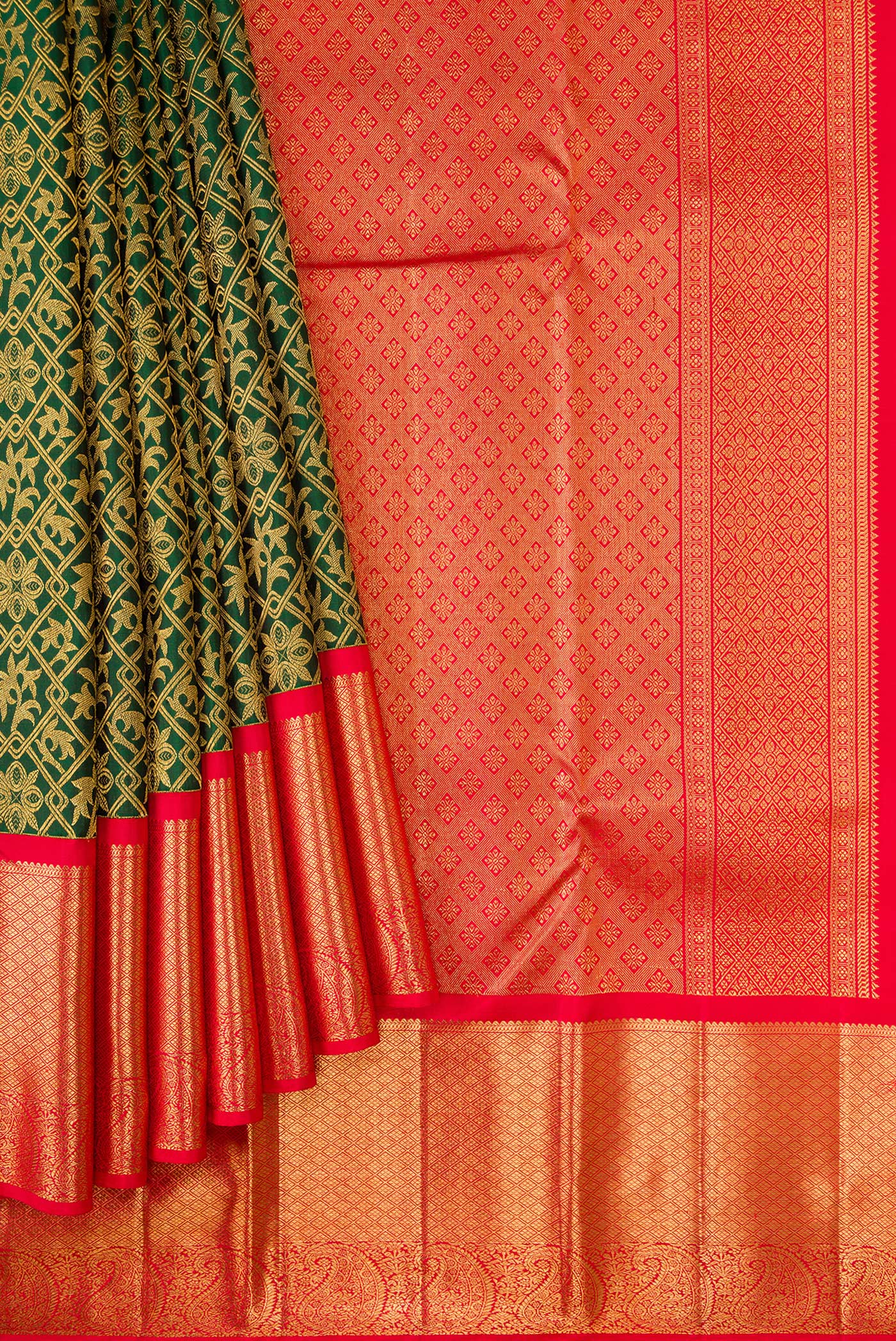 Pleats and pallu of Green Dual Tone Kanjivaram Silk Saree with Zari Brocade on the body and Zari Border. 