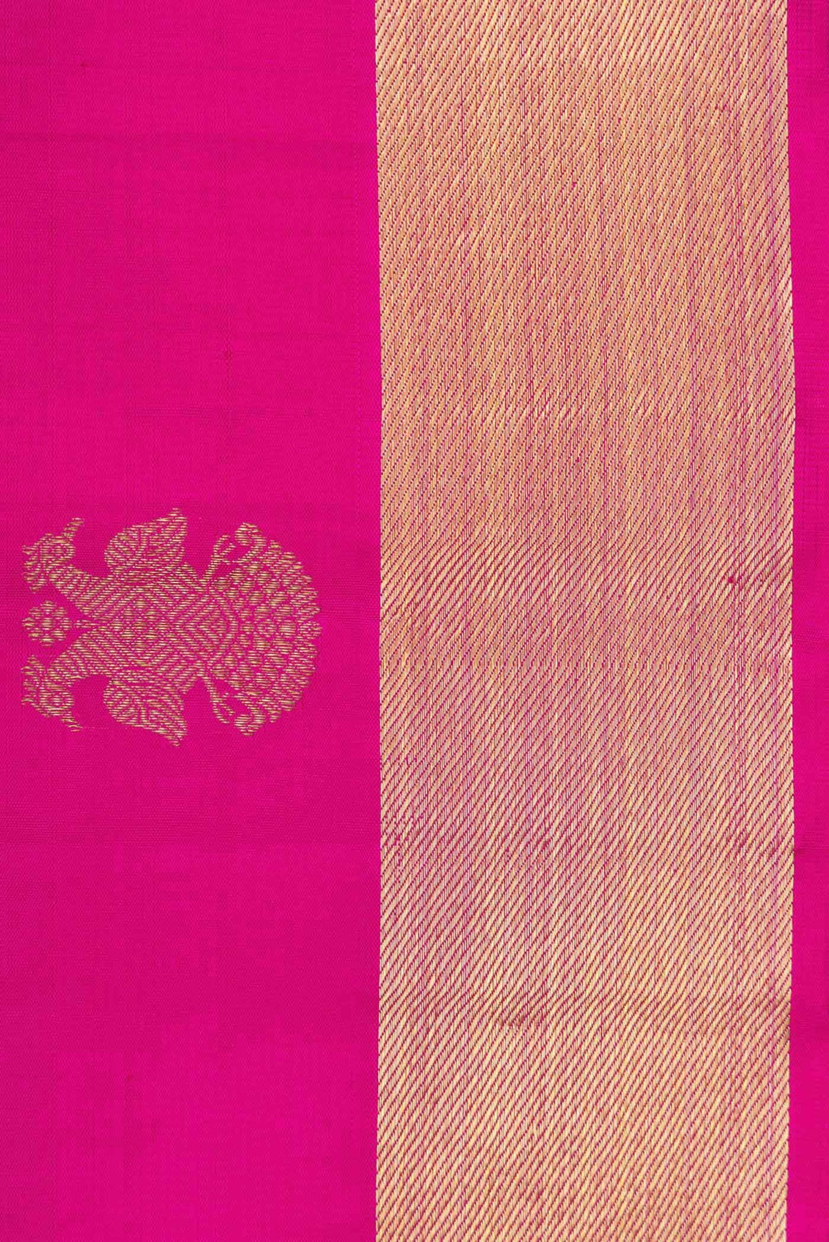 Border image of Pure Silk Pure Zari Pink Dual Tone Kanchipuram Saree with Zari Butta on the body and Zari Border