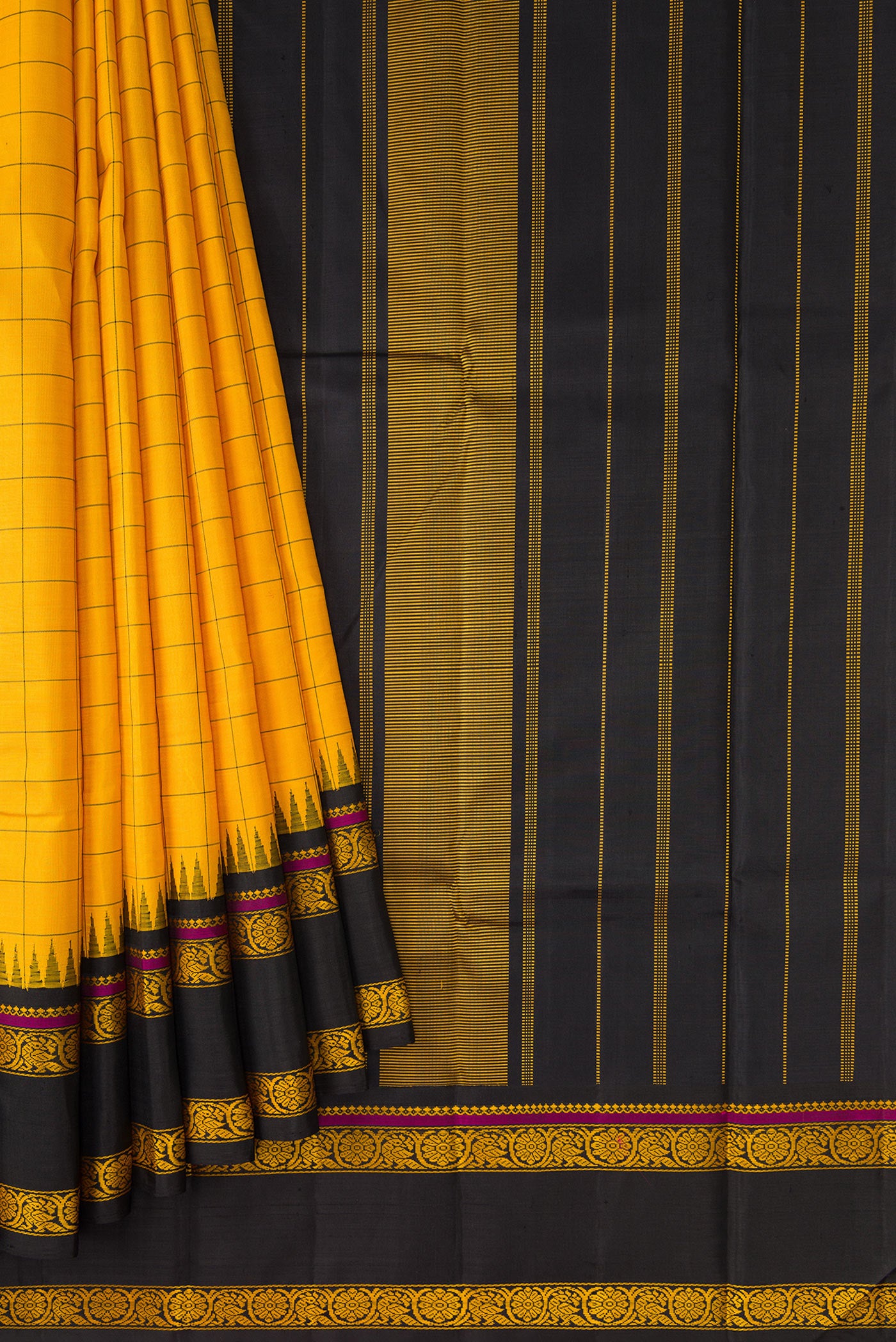Pleats and pallu of Mustard Dual Tone Kanchipuram Silk Saree with Checked design on the body and Thread Border. 
