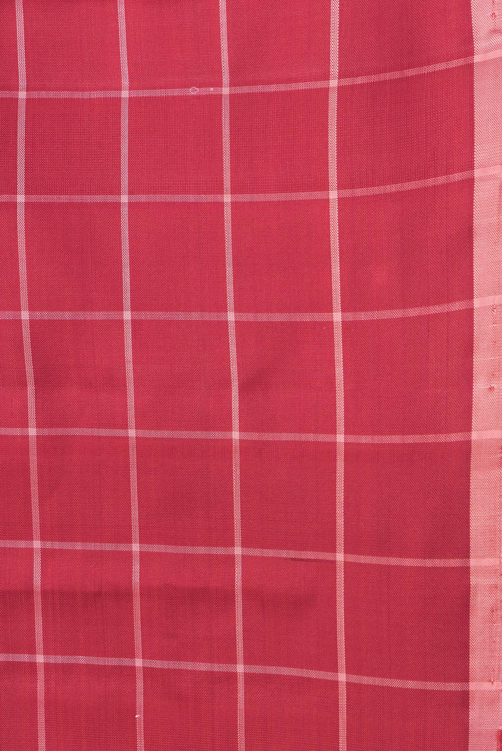 Border image of Maroon Dual Tone Kanjivaram Silk Saree with Checked design on the body and Without Border. 