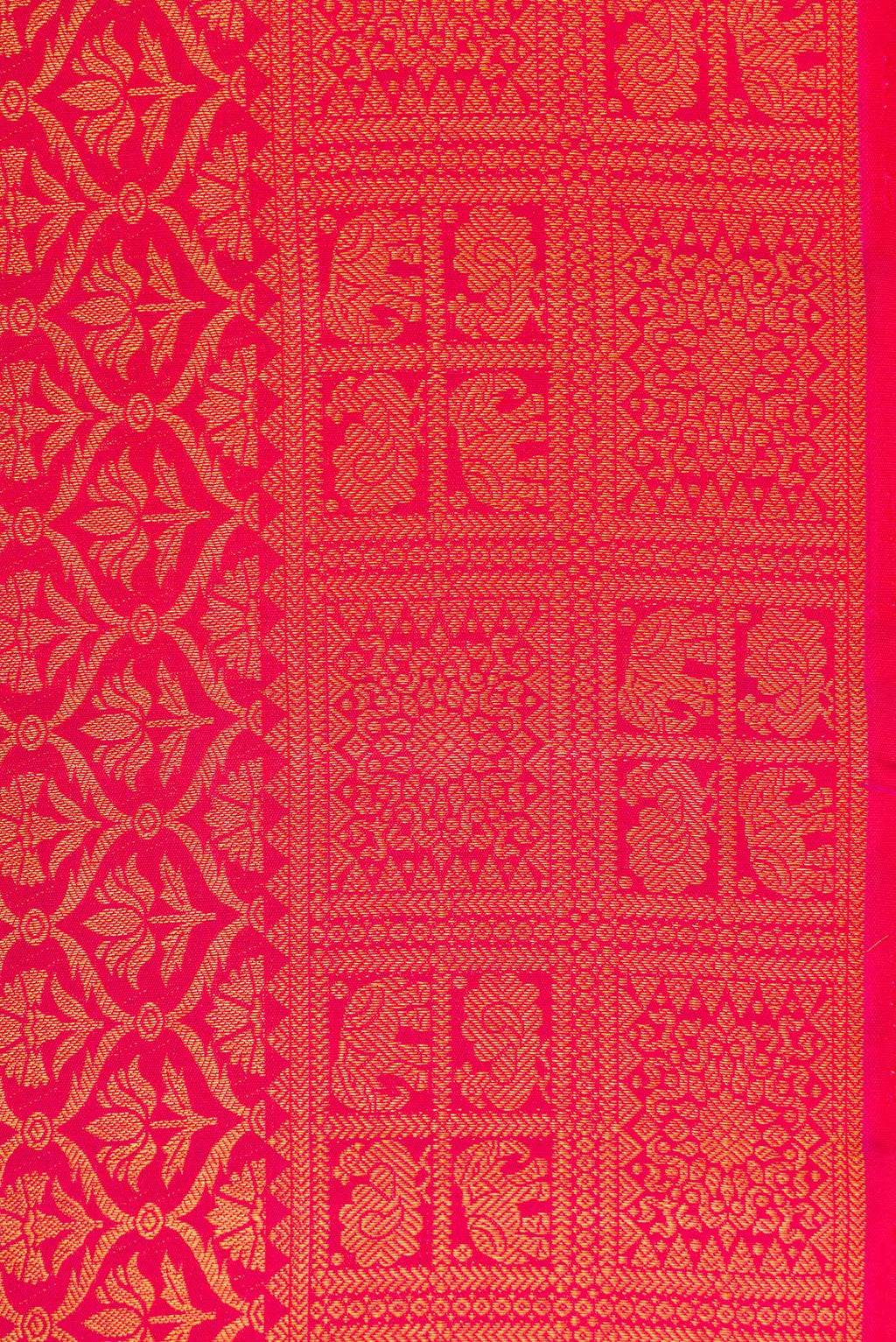Border image of Pink Dual Tone Kanchipuram Silk Saree with Zari Brocade on the body and Zari Border. 