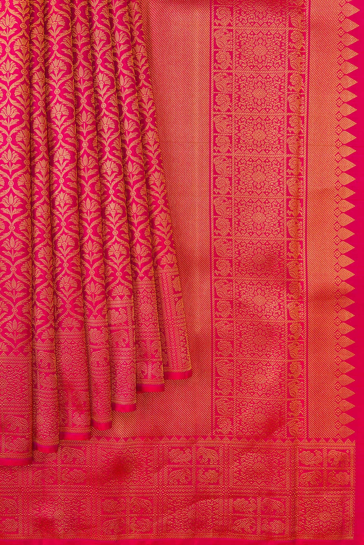 Pleats and pallu of Pink Dual Tone Kanchipuram Silk Saree with Zari Brocade on the body and Zari Border. 