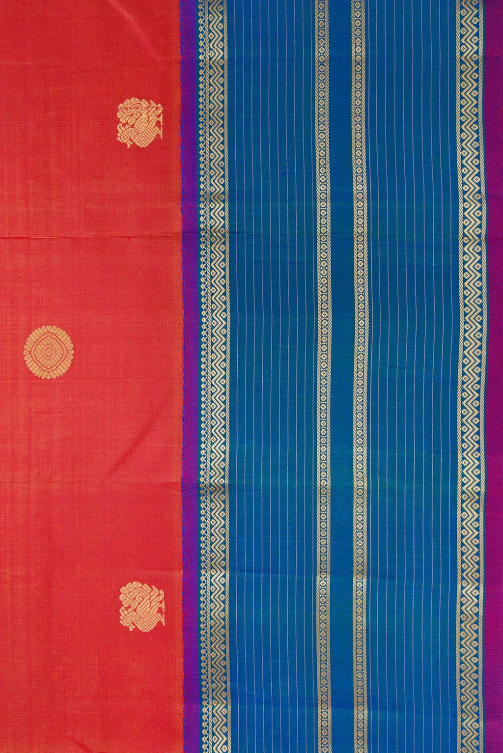 Border image of Orange Dual Tone Kanchipuram Silk Saree with Thread Butta on the body and Thread Border. 
