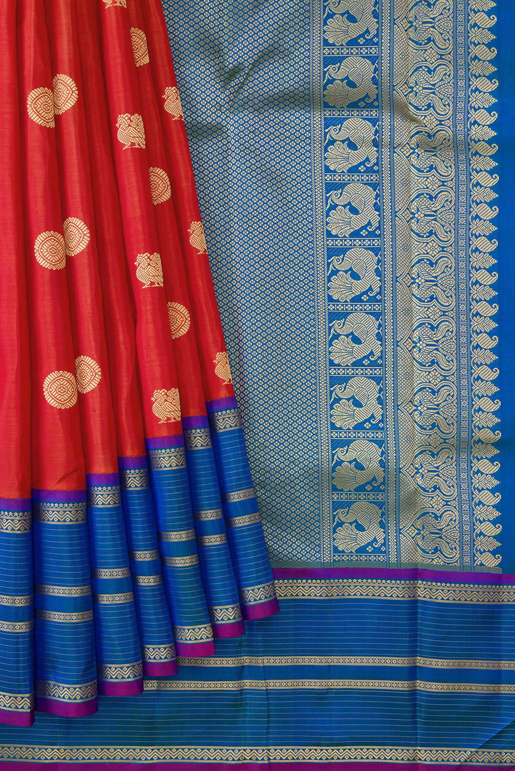Pleats and pallu of Orange Dual Tone Kanchipuram Silk Saree with Thread Butta on the body and Thread Border. 
