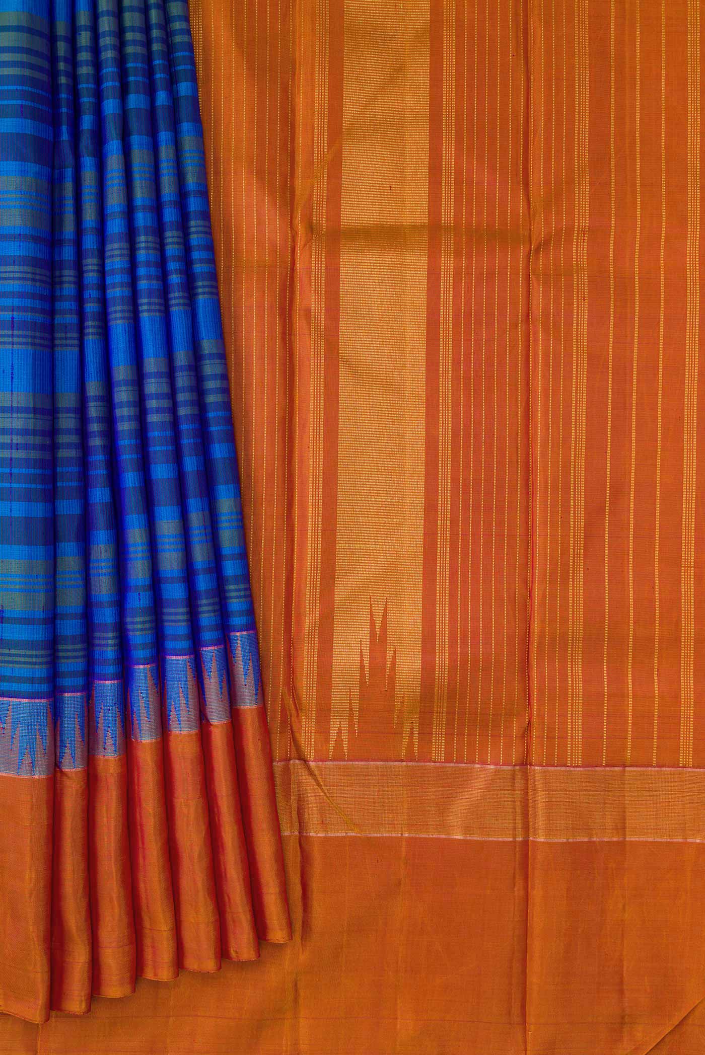 Pleats and pallu of Blue Dual Tone Kanchipuram Silk Saree with Stripes on the body and Zari Border