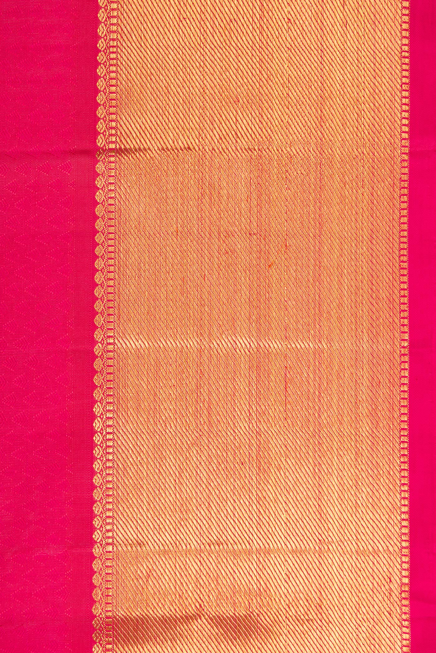 Border image of Pure Silk Pure Zari Dark Pink Dual Tone Kanchipuram Saree with Jacquard design on the body and Zari Border. 