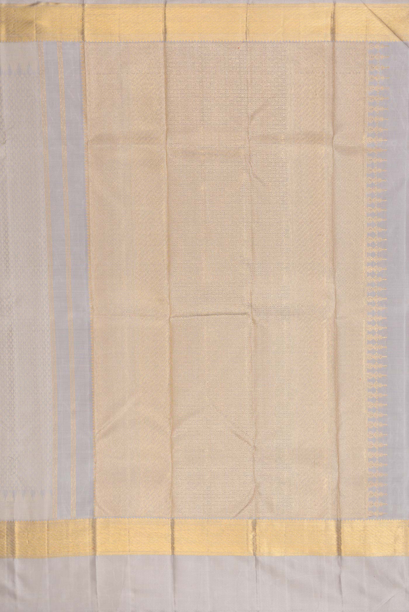 Close up image of the pallu of Grey Dual Tone Kanjivaram Silk Saree with Jacquard design on the body and Zari And Thread Border. 