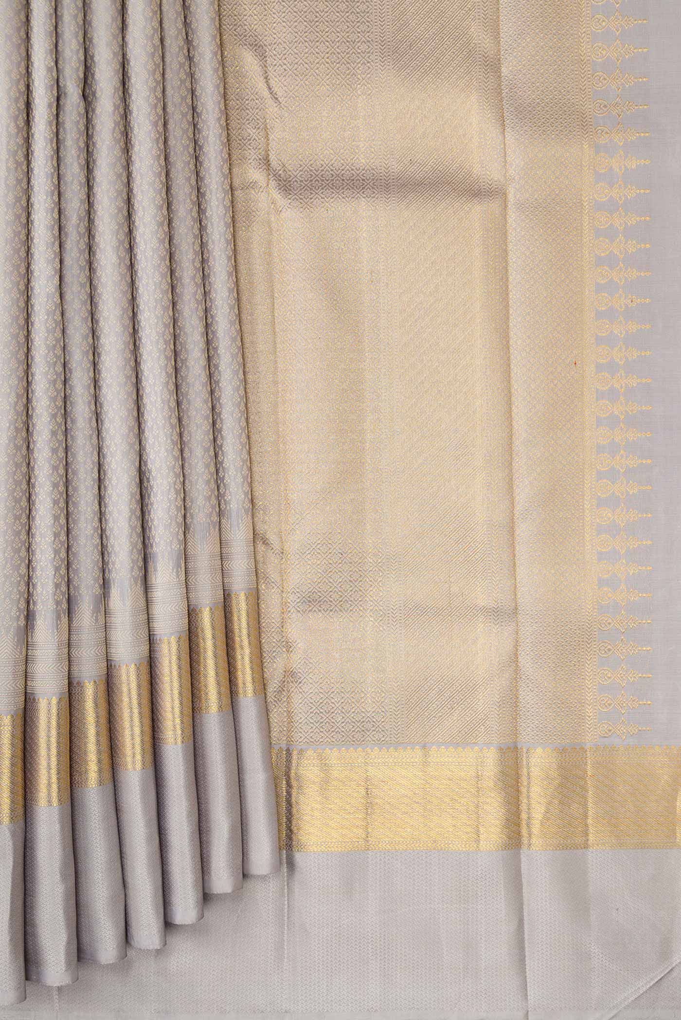 Pleats and pallu of Grey Dual Tone Kanjivaram Silk Saree with Jacquard design on the body and Zari And Thread Border. 