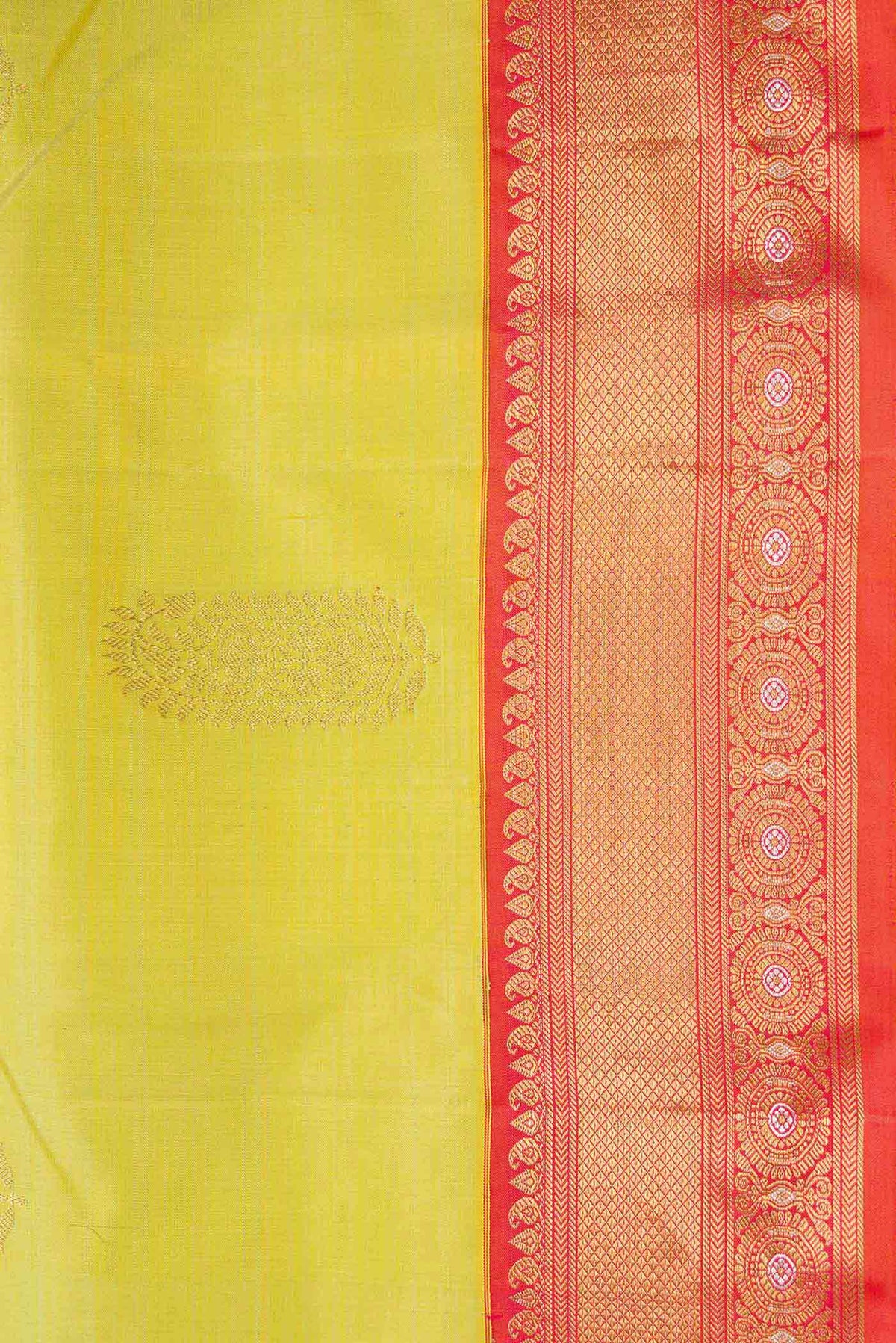 Border image of Pure Silk Pure Zari Lemon Yellow Dual Tone Kanchipuram Saree with Zari Butta on the body and Zari Border