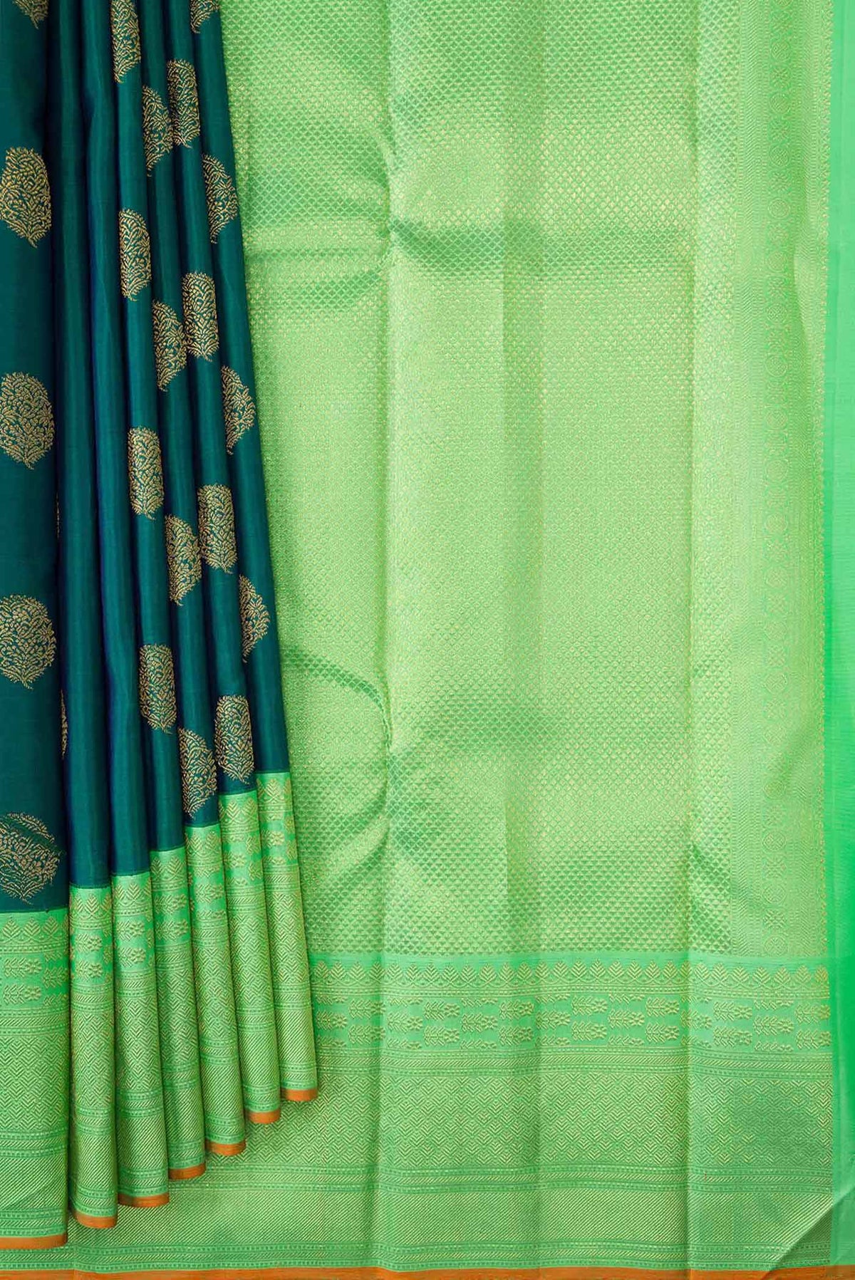 Pleats and pallu of Pure Silk Pure Zari Green Dual Tone Kanchipuram Saree with Zari Butta on the body and Zari Border
