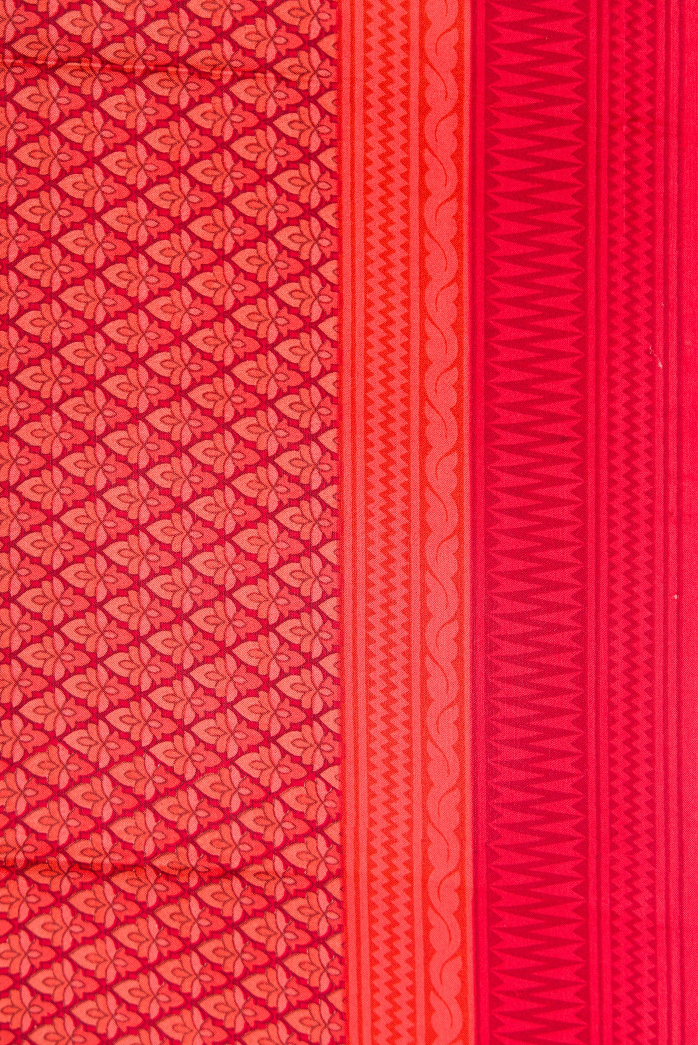 Border image of Red Dual Tone Printed Silk Saree with Printed design on the body and Printed Border. 
