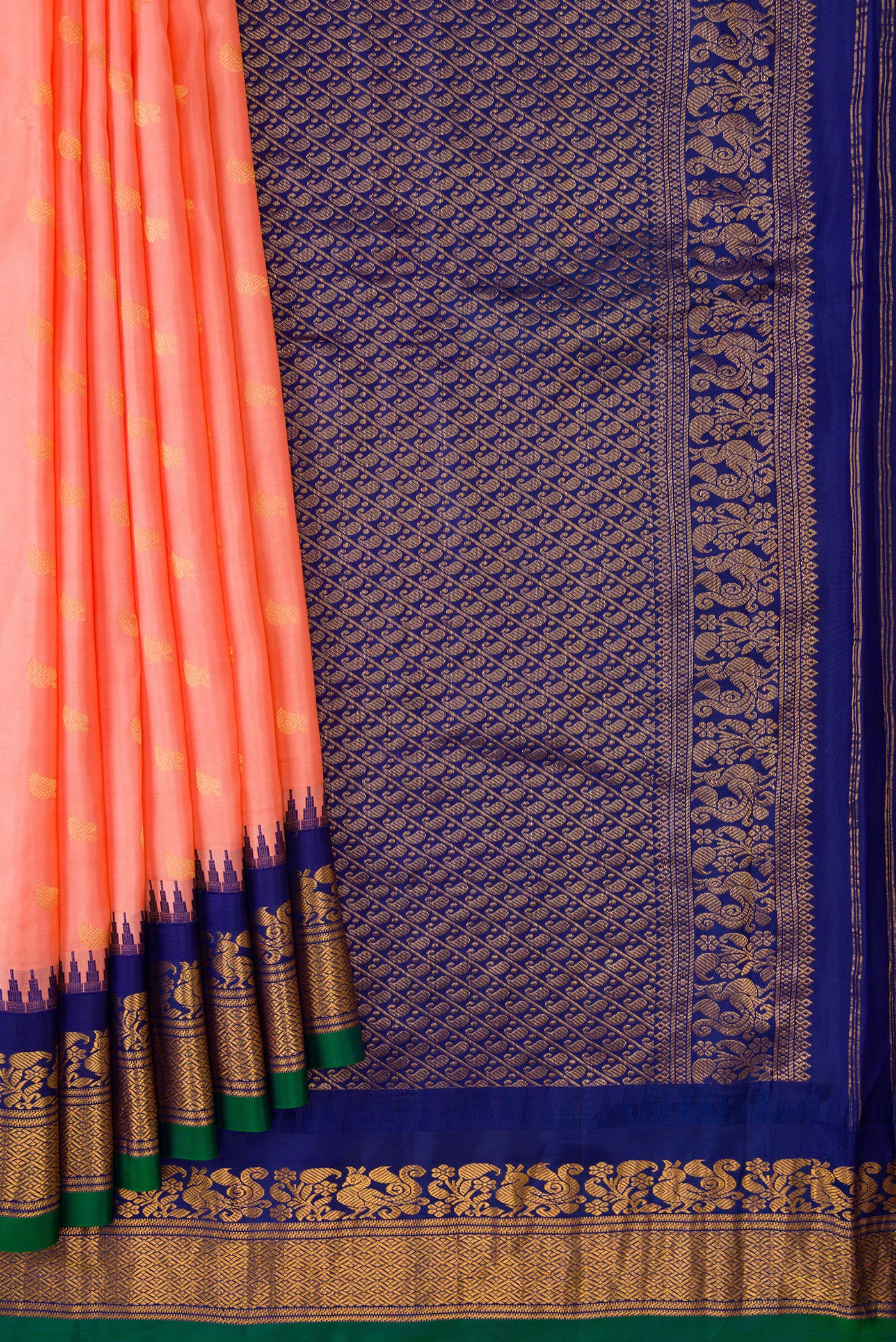 Pleats and pallu of Peach Dual Tone Gadwal Silk Saree with Zari Butta on the body and Zari Border. 