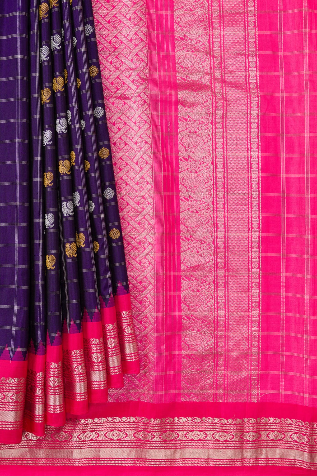 Pleats and pallu of Royal Blue Dual Tone Gadwal Silk Saree with Checked design on the body and Zari Border. 