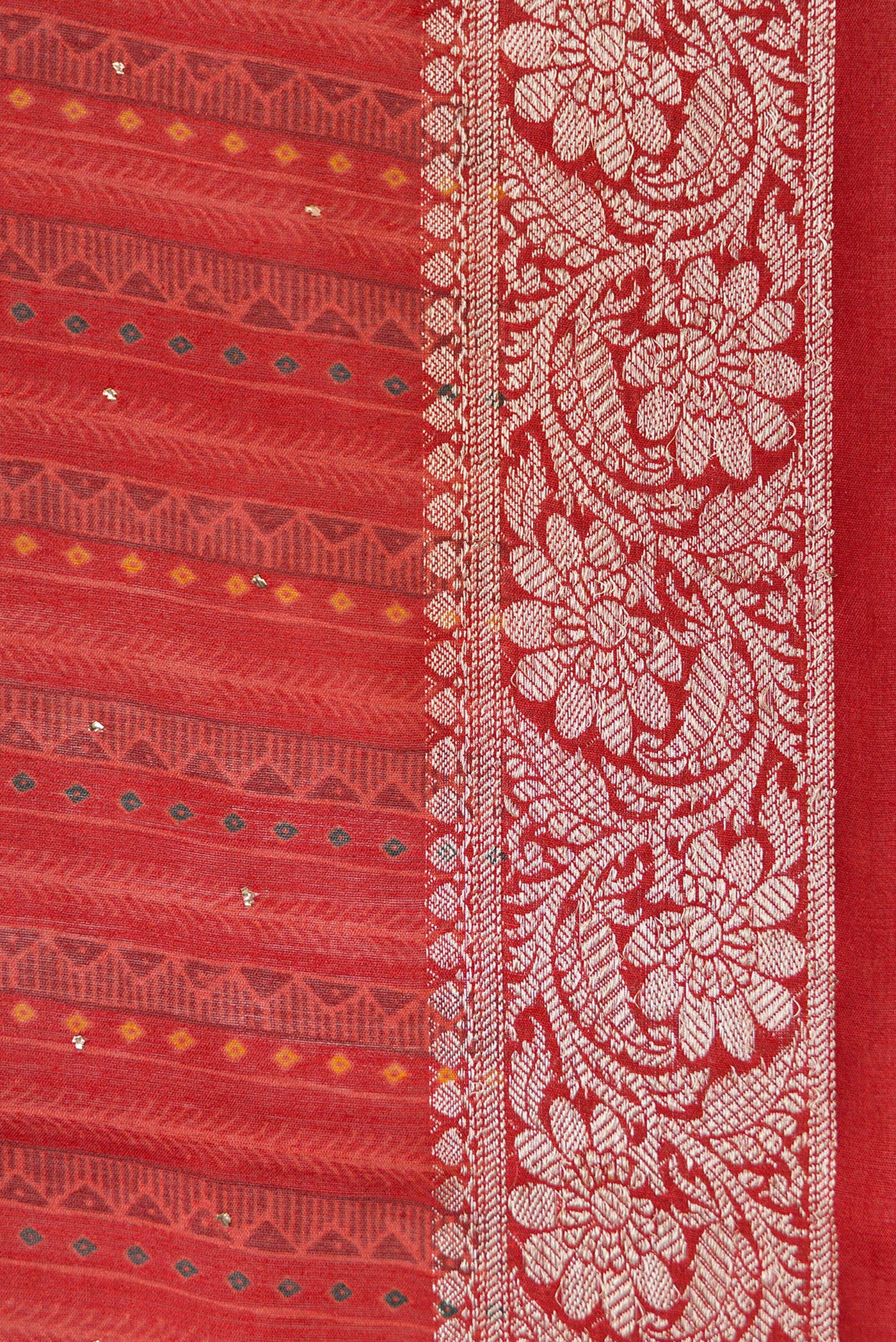 Border image of Dark Pink Dual Tone Tussar Silk Saree with Printed design on the body and Thread Border. 