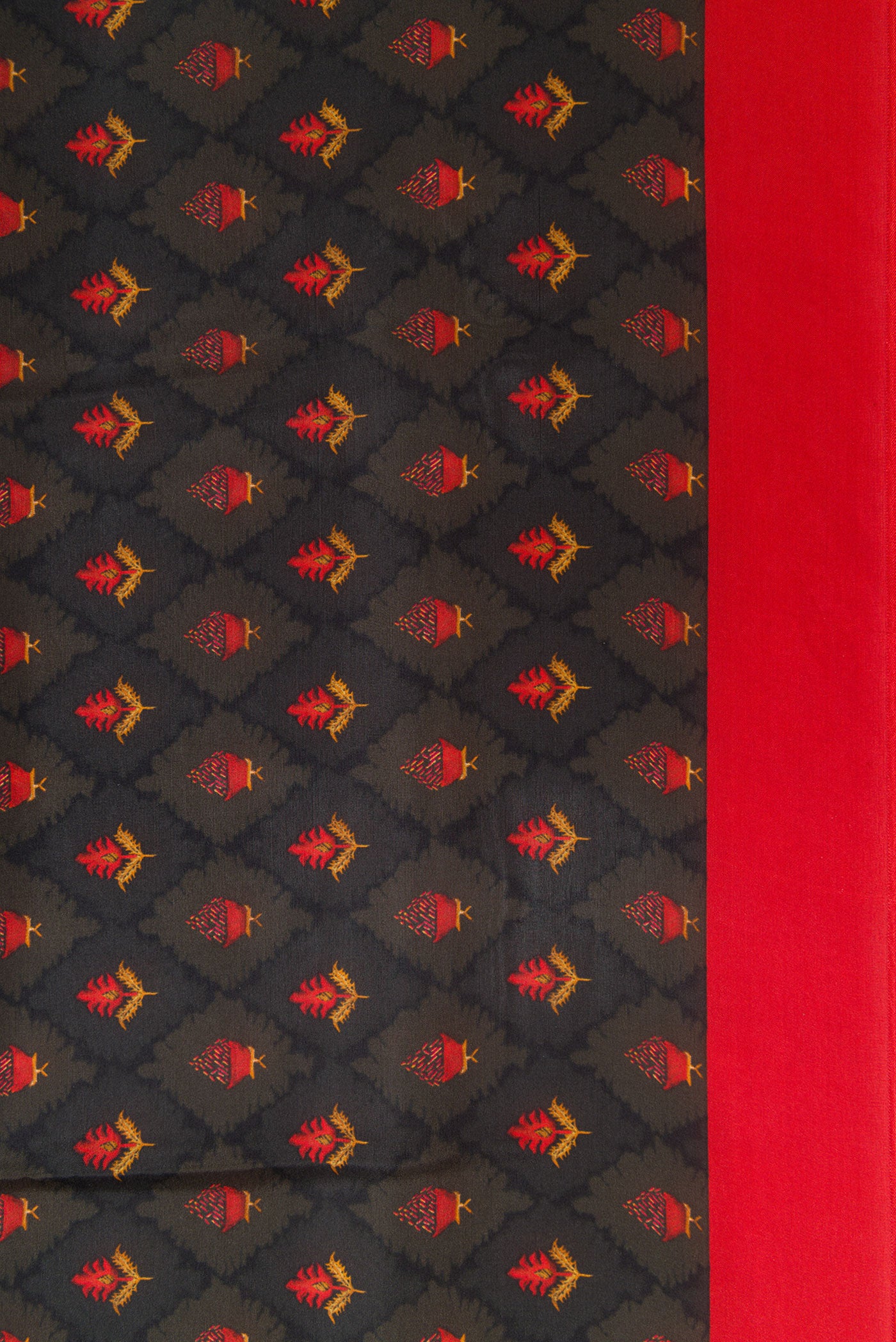 Border image of Black Dual Tone Printed Silk Saree with Printed design on the body and Plain Border. 