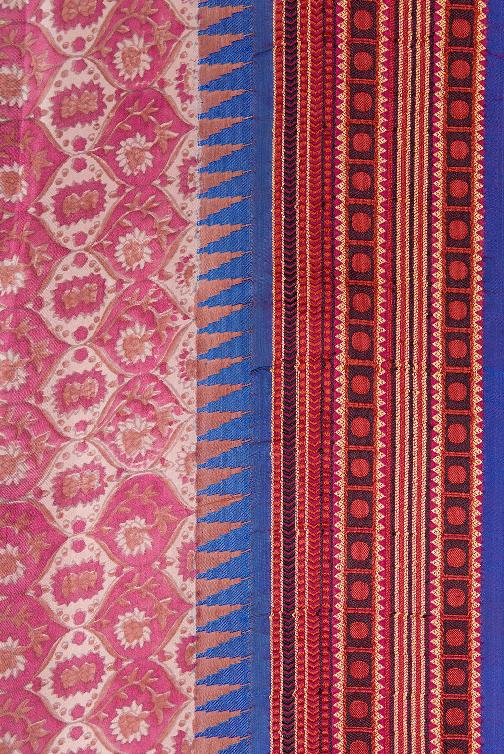 Border image of Dark Pink Dual Tone Kanchipuram Silk Saree with Printed design on the body and Zari And Thread Border. 