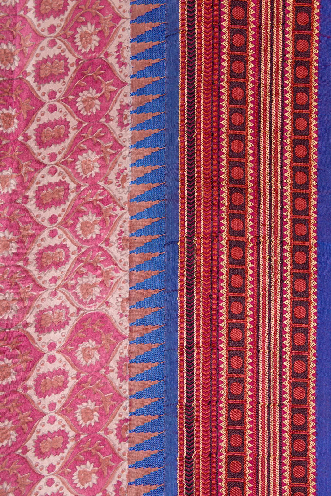 Border image of Dark Pink Dual Tone Kanchipuram Silk Saree with Printed design on the body and Zari And Thread Border. 