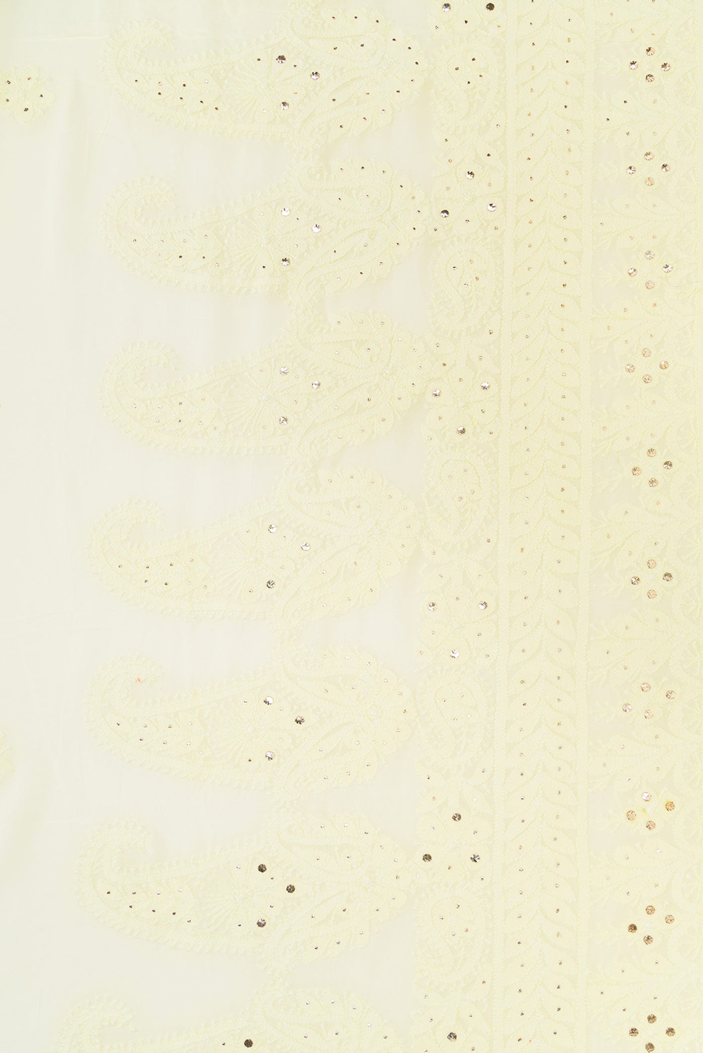 Border image of Lemon Yellow Dual Tone Georgette Saree with Embroidery on the body and Embroidery Border. 