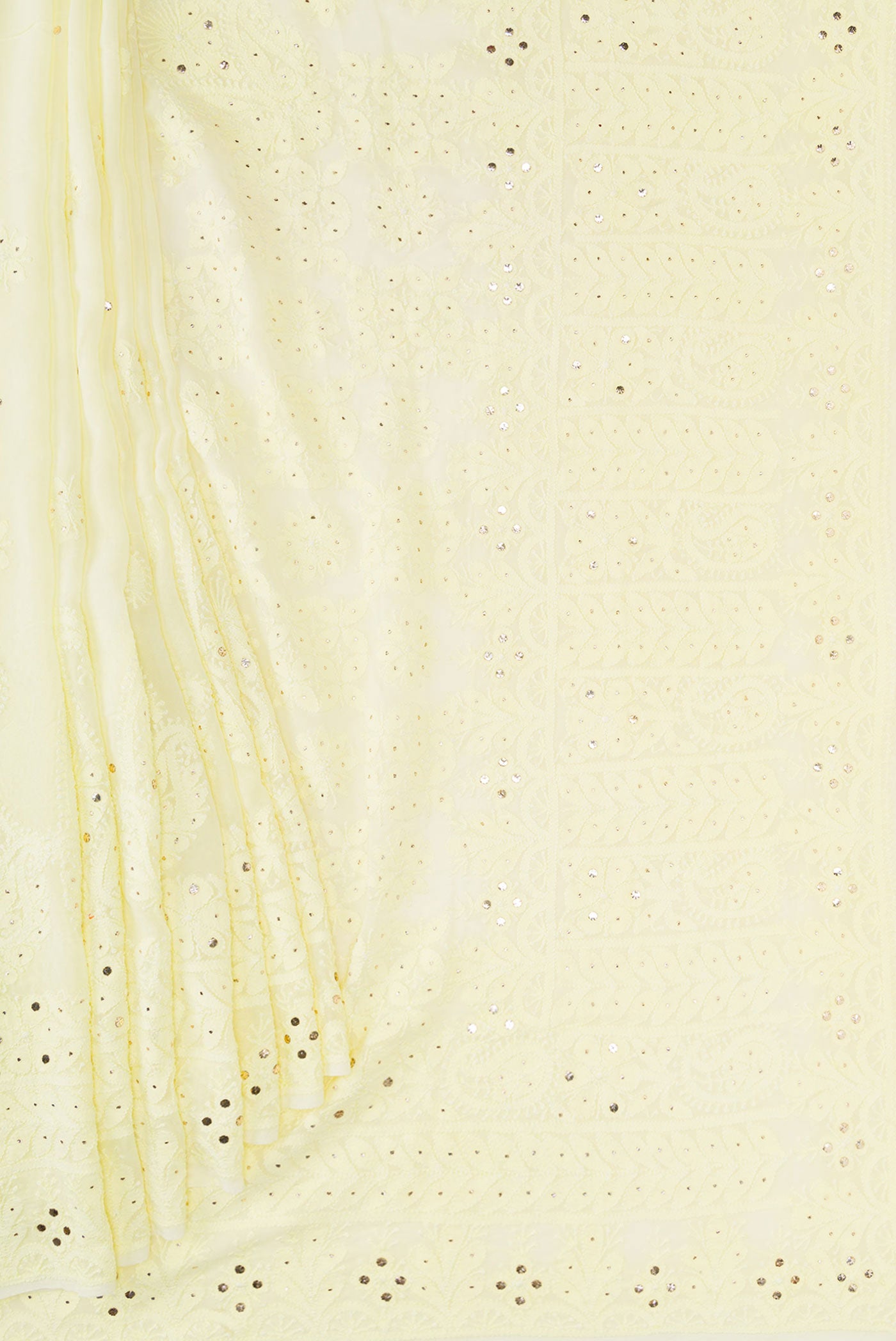 Pleats and pallu of Lemon Yellow Dual Tone Georgette Saree with Embroidery on the body and Embroidery Border. 