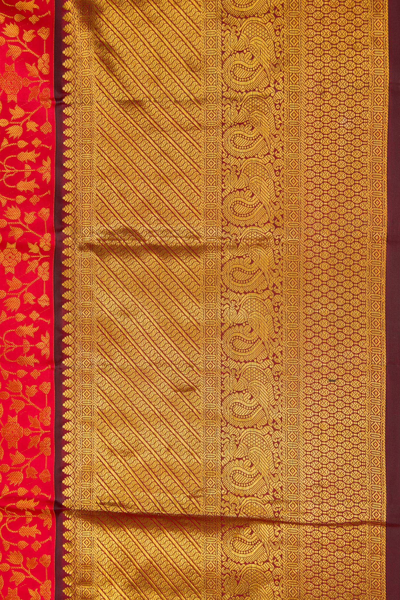Border image of Dark Pink Dual Tone Kanchipuram Silk Saree with Zari Brocade on the body and Zari Border. 