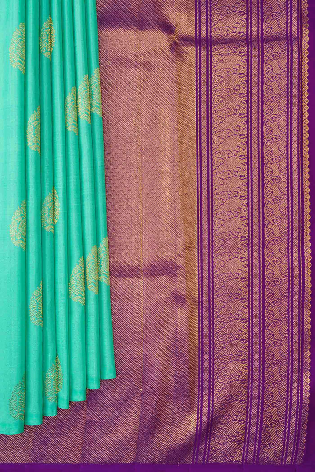 Pleats and pallu of Sea Green Dual Tone Kanchipuram Silk Saree with Zari Butta on the body and Without Border. 
