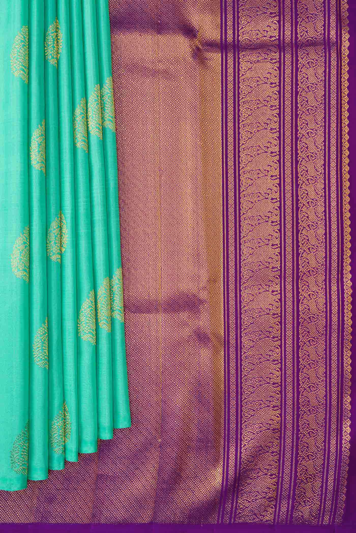 Pleats and pallu of Sea Green Dual Tone Kanchipuram Silk Saree with Zari Butta on the body and Without Border. 