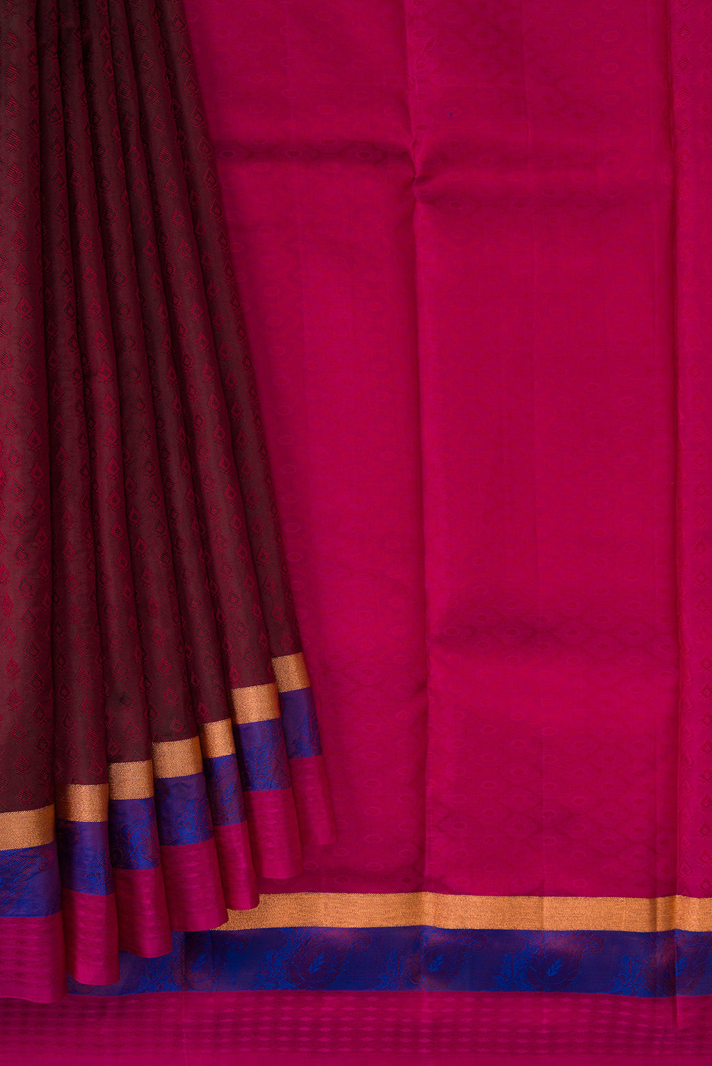 Pleats and pallu of Maroon Dual Tone Kanchipuram Silk Saree with Jacquard design on the body and Fancy Border. 