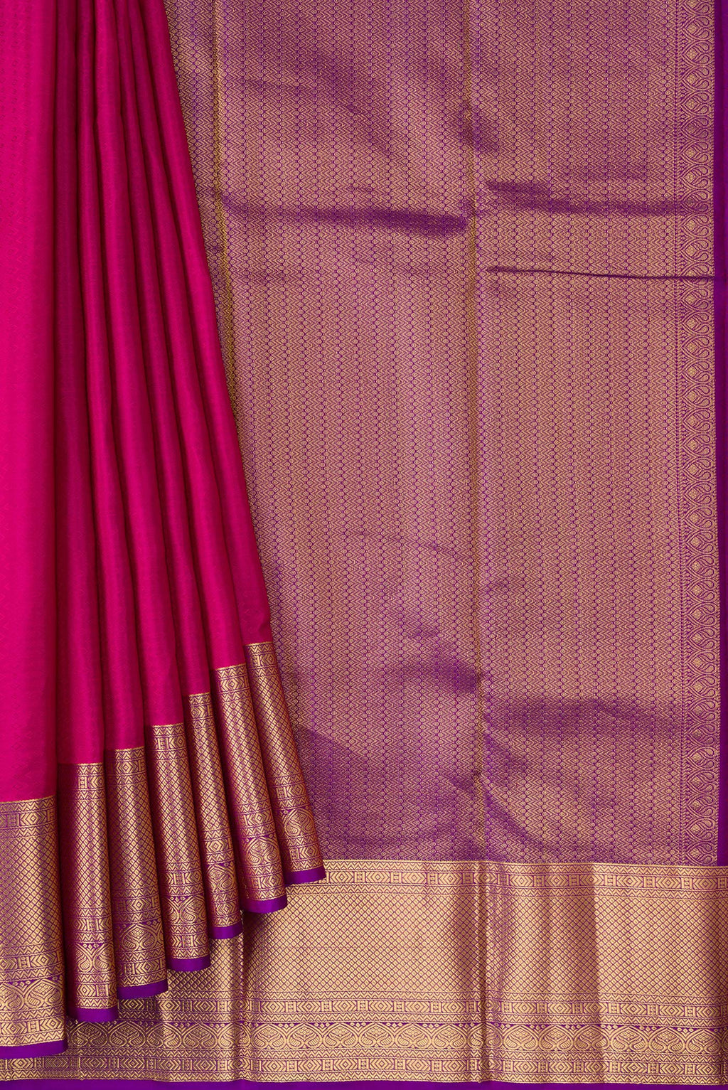 Pleats and pallu of Pink Dual Tone Kanjivaram Silk Saree with Jacquard design on the body and Zari Border. 