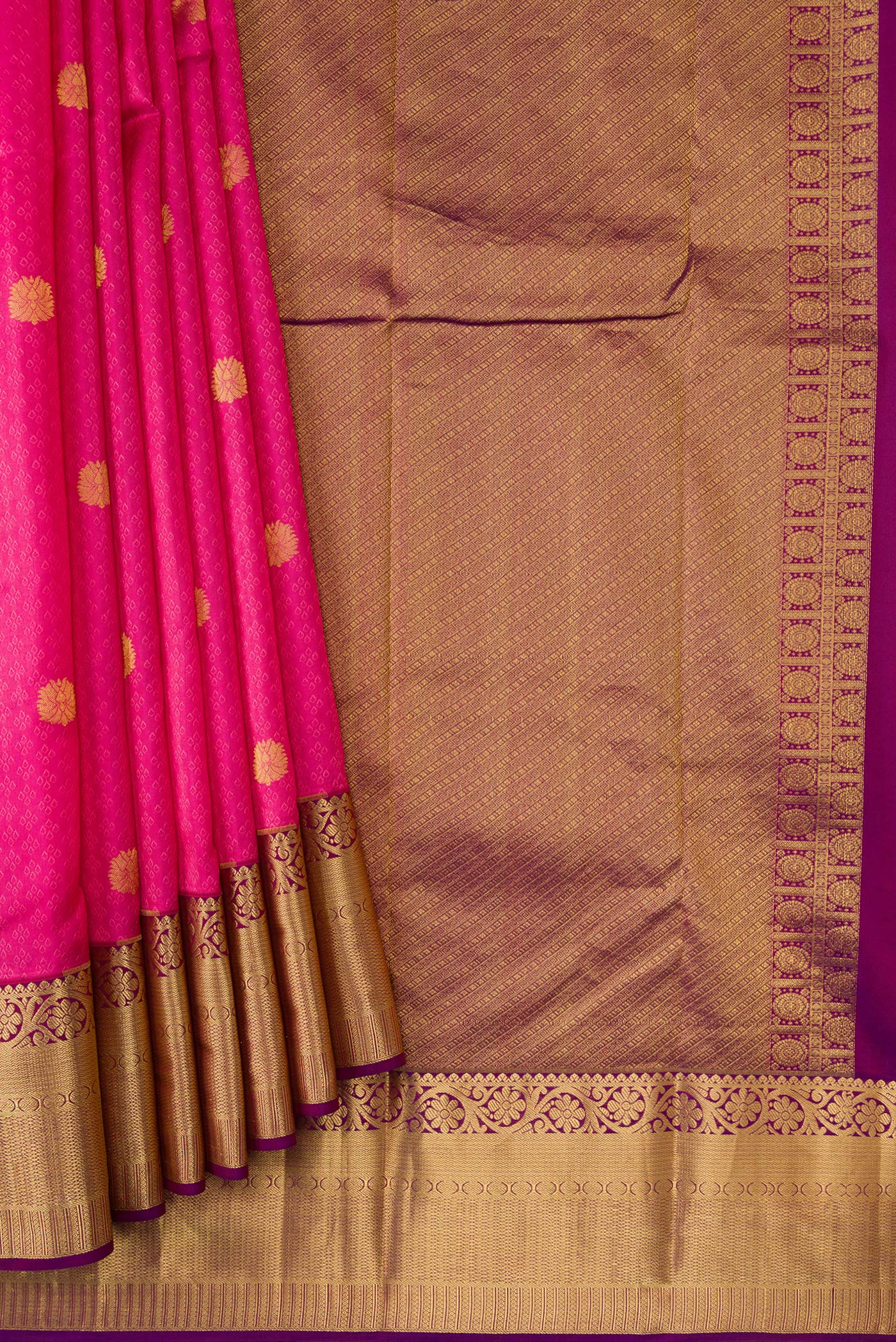 Pleats and pallu of Pink Dual Tone Kanchipuram Silk Saree with Jacquard With Zari Butta on the body and Zari Border. 