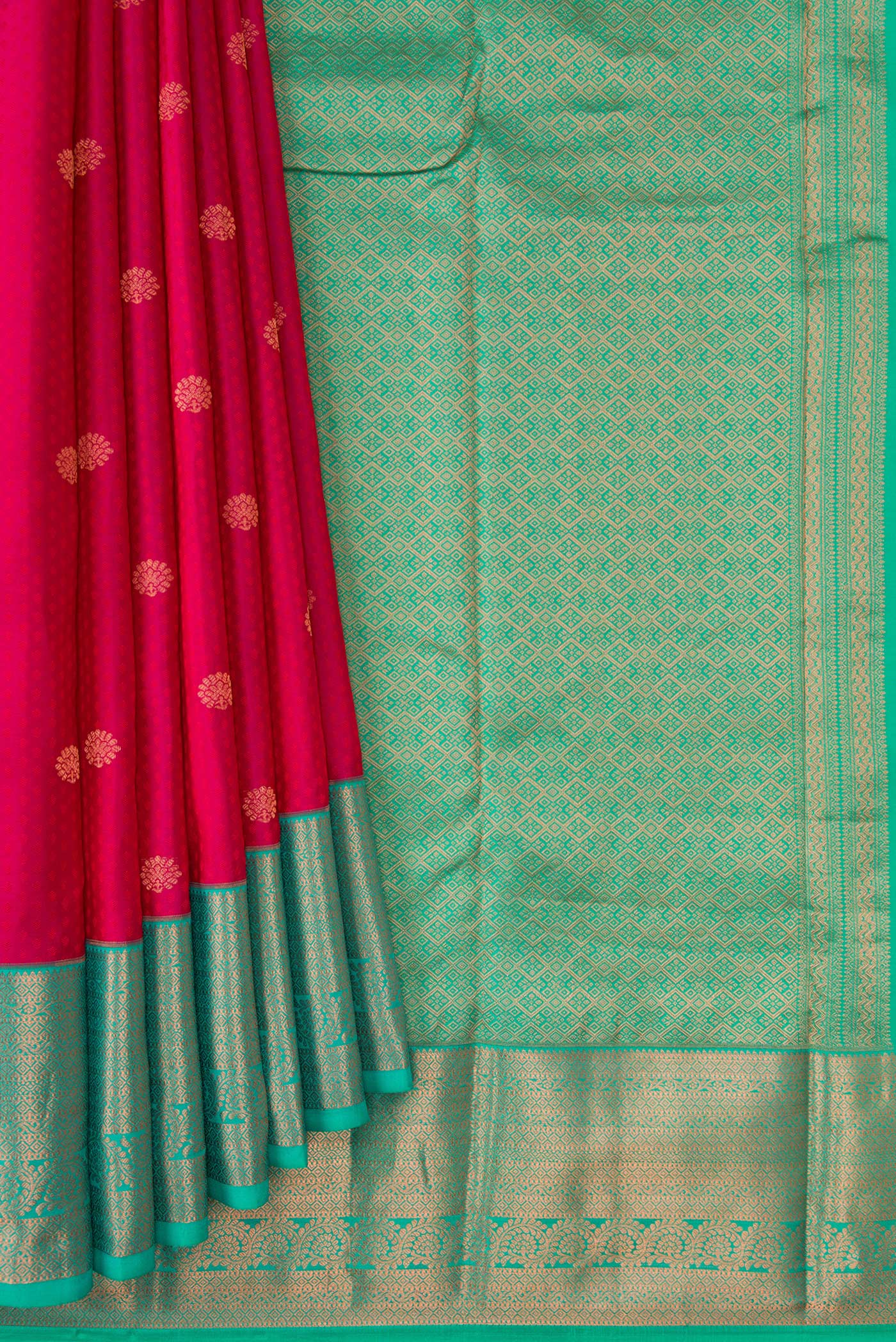 Pleats and pallu of Pink Dual Tone Kanchipuram Silk Saree with Jacquard With Zari Butta on the body and Zari Border. 