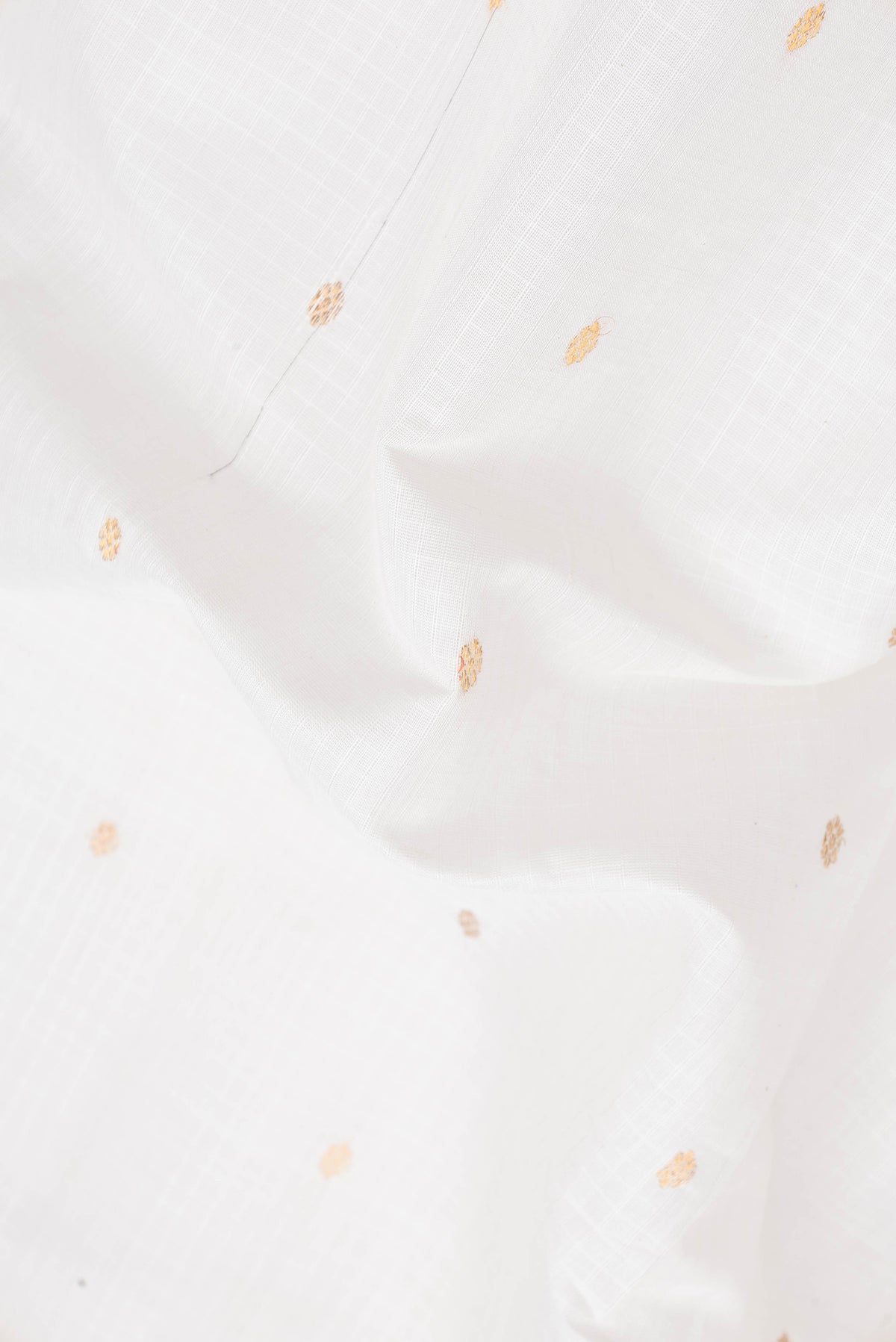 Close up of White Dual Tone Gadwal Silk Cotton Saree with Checked design on the body and Zari Border.  displaying folds