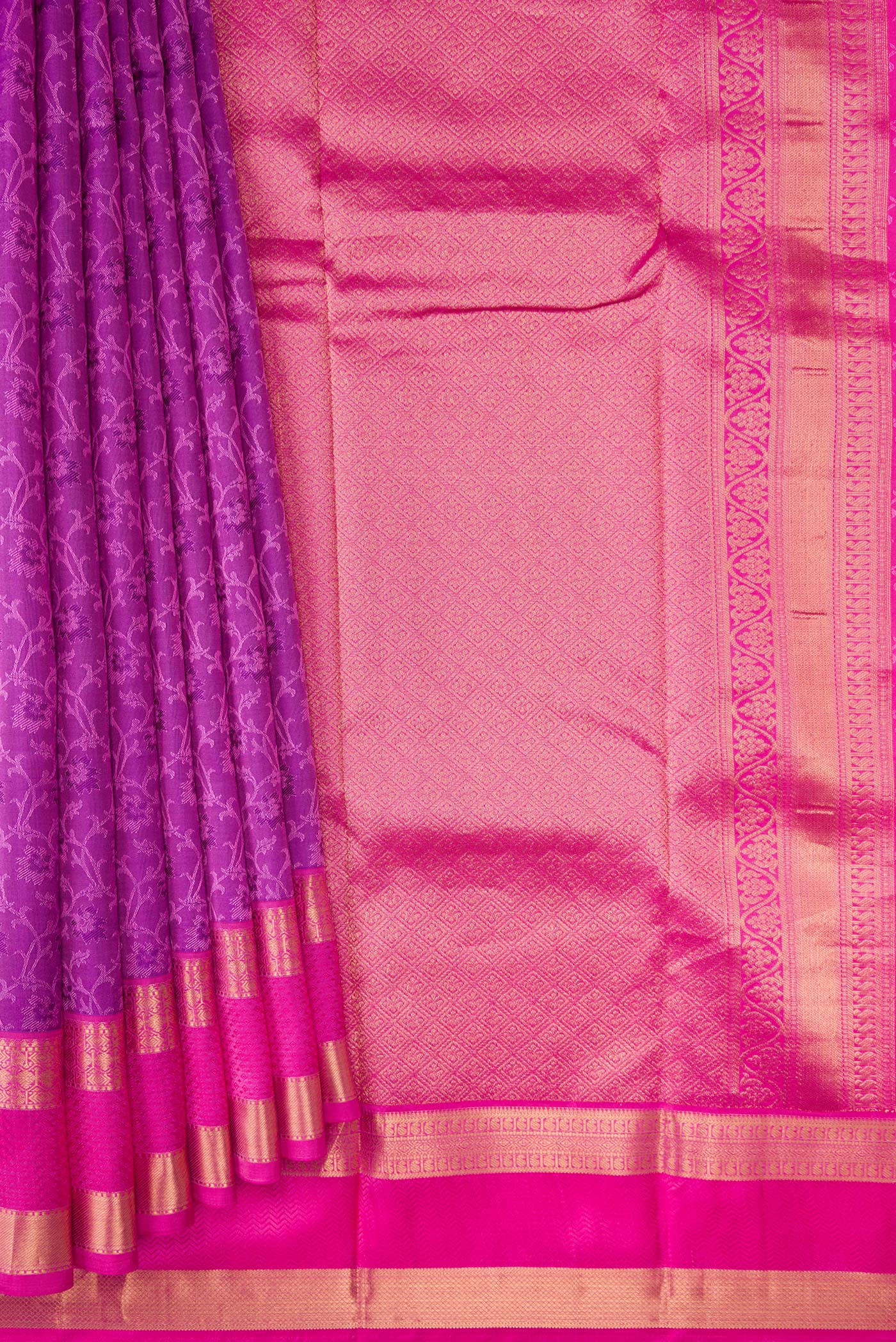 Pleats and pallu of Purple Dual Tone Kanchipuram Silk Saree with Jacquard design on the body and Zari And Thread Border. 