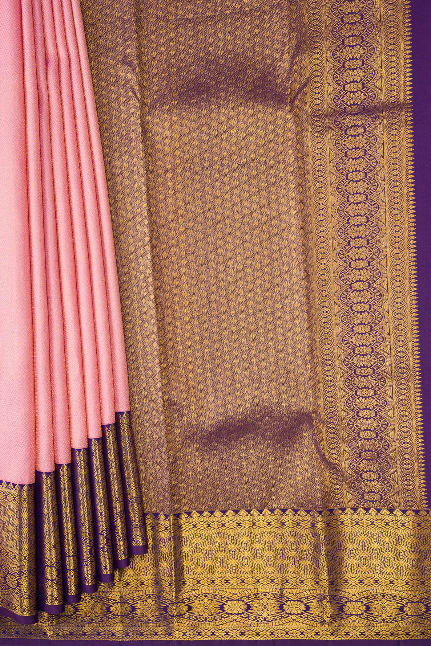 Pleats and pallu of Pink Dual Tone Kanchipuram Silk Saree with Zari Brocade on the body and Zari Border. 