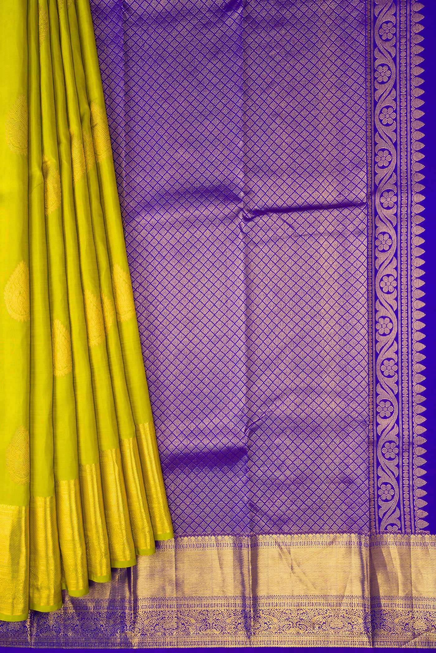 Pleats and pallu of Green Dual Tone Kanjivaram Silk Saree with Zari Butta on the body and Zari Border. 