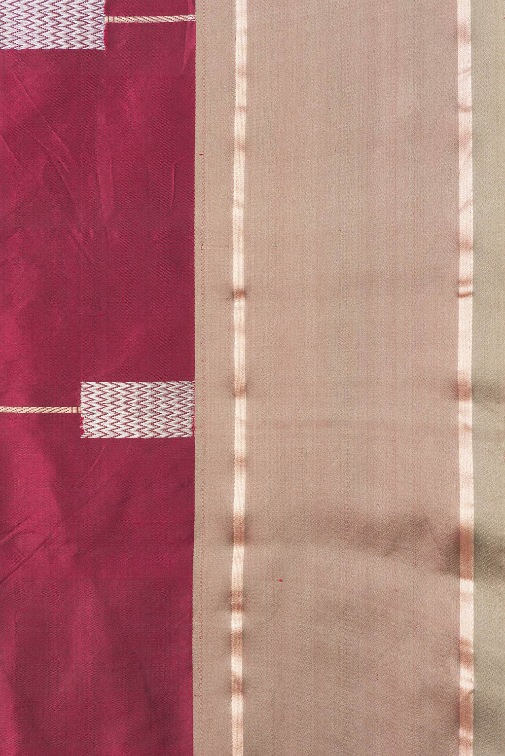 Border image of Maroon Dual Tone Banarasi Silk Saree with Zari Butta on the body and Zari Border. 