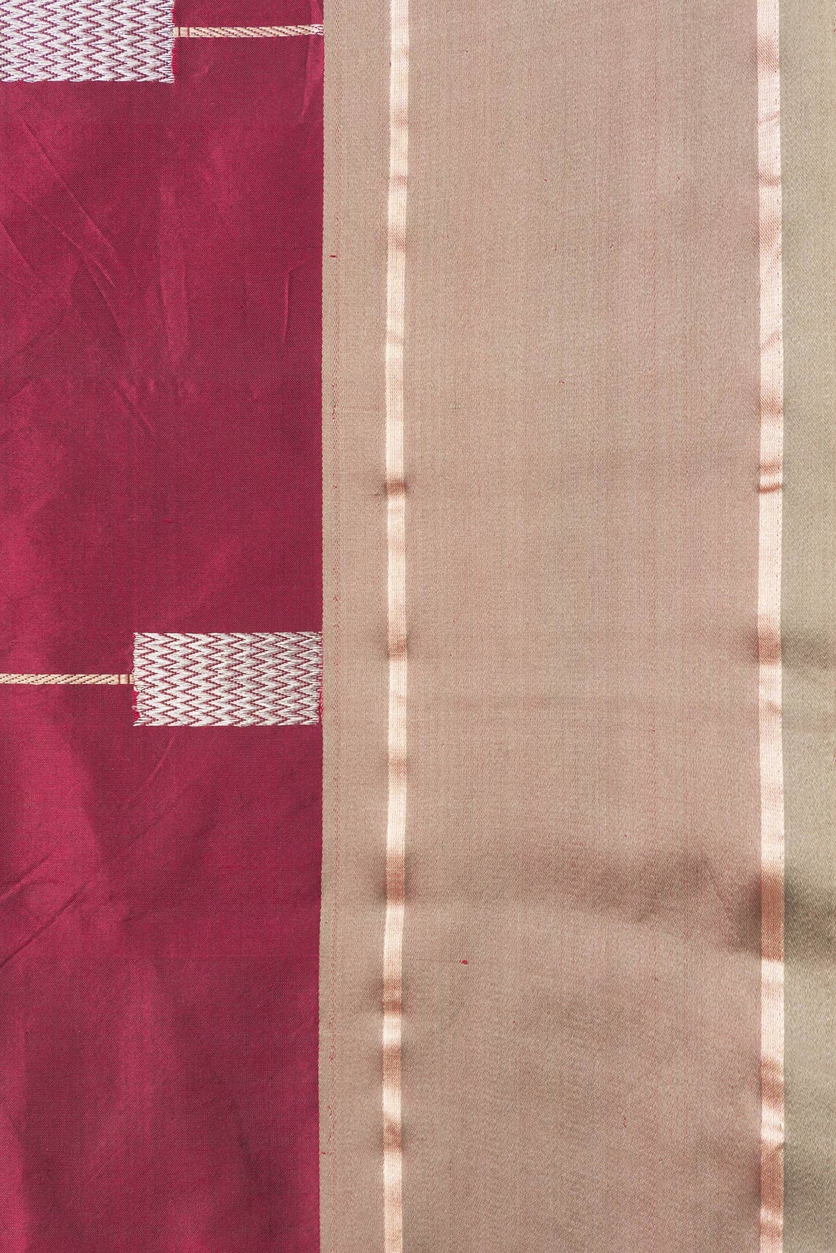 Border image of Maroon Dual Tone Banarasi Silk Saree with Zari Butta on the body and Zari Border. 