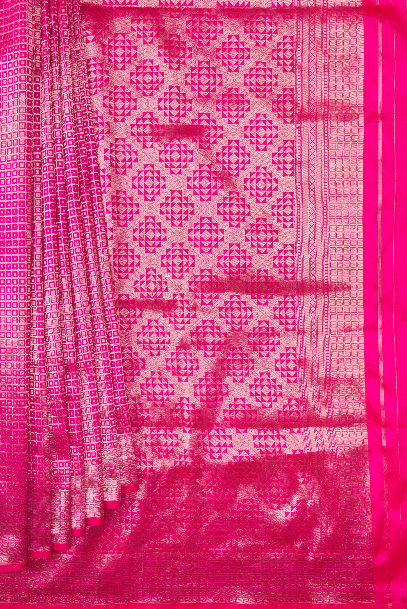 Pleats and pallu of Pink Dual Tone Banarasi Silk Saree with Zari Brocade on the body and Zari Border. 