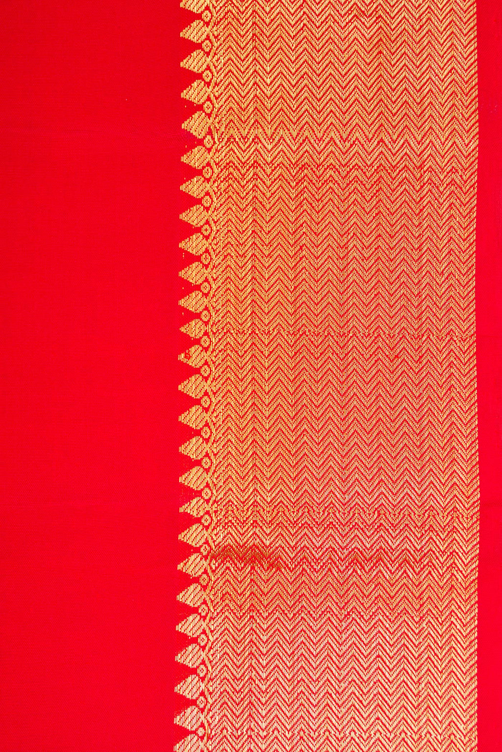 Border image of Red Dual Tone Kanjivaram Silk Nine Yards Saree with Plain Body and Zari Border. 