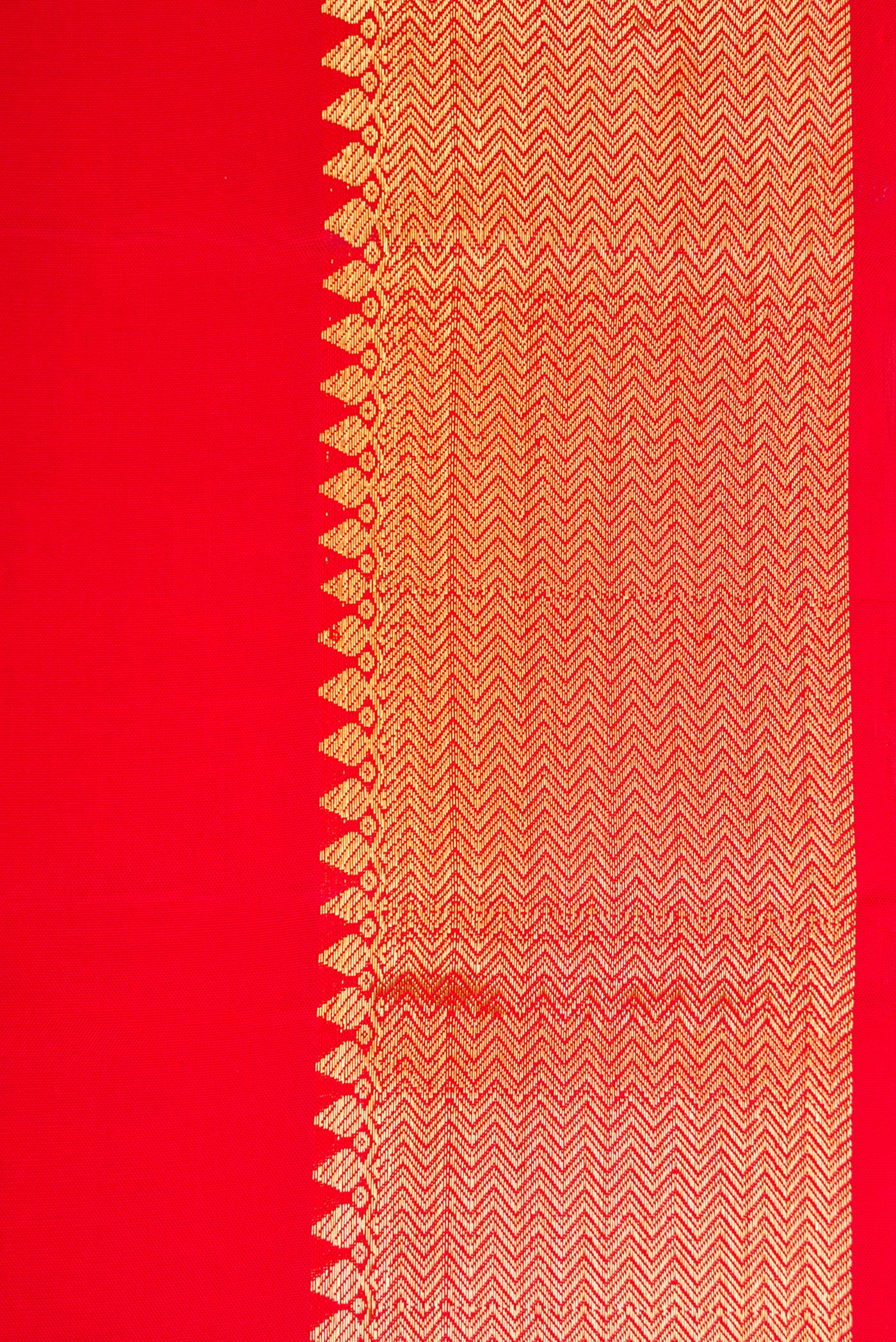 Border image of Red Dual Tone Kanjivaram Silk Nine Yards Saree with Plain Body and Zari Border. 