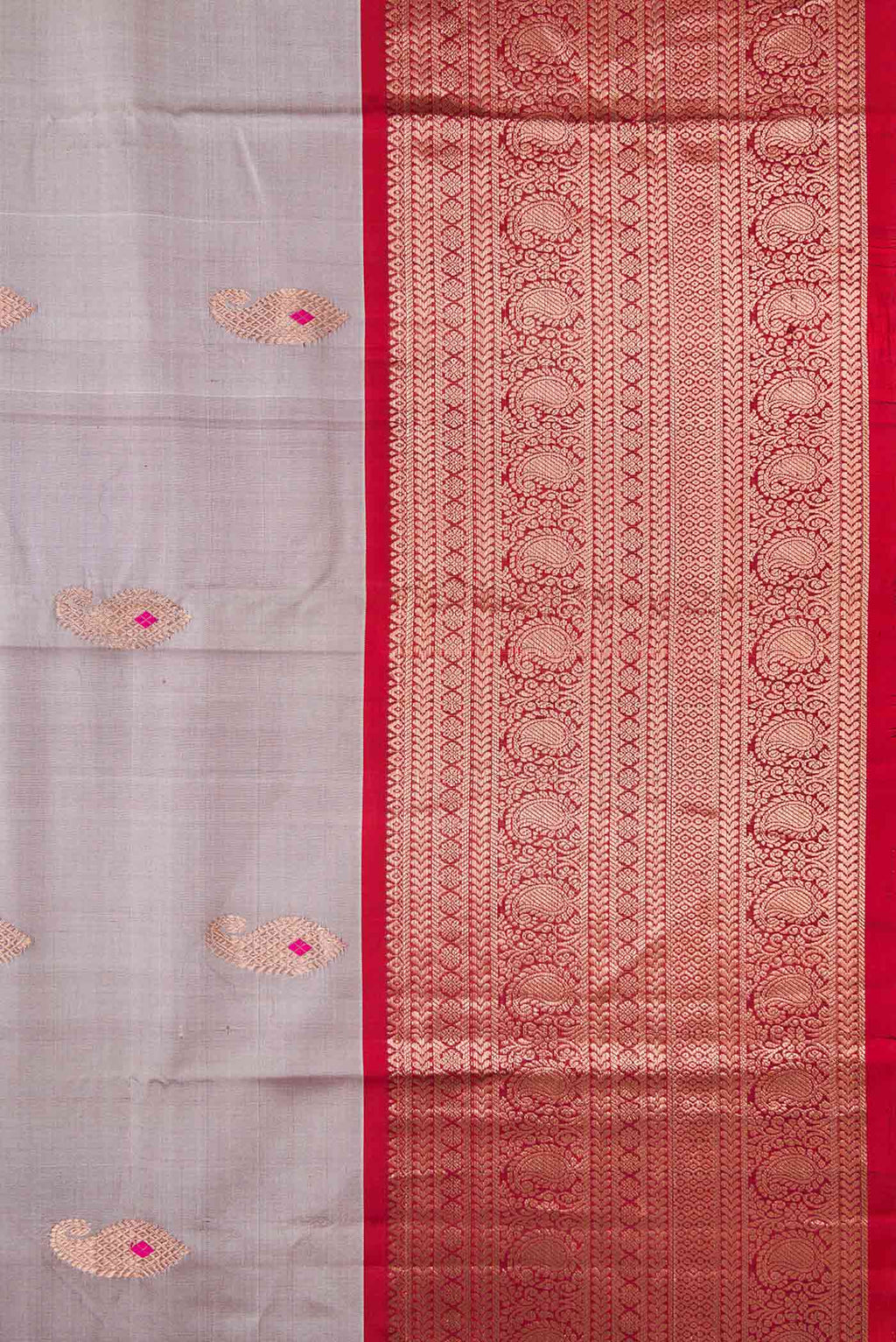 Border image of Grey Dual Tone Kanjivaram Silk Saree with Zari Butta on the body and Zari Border. 