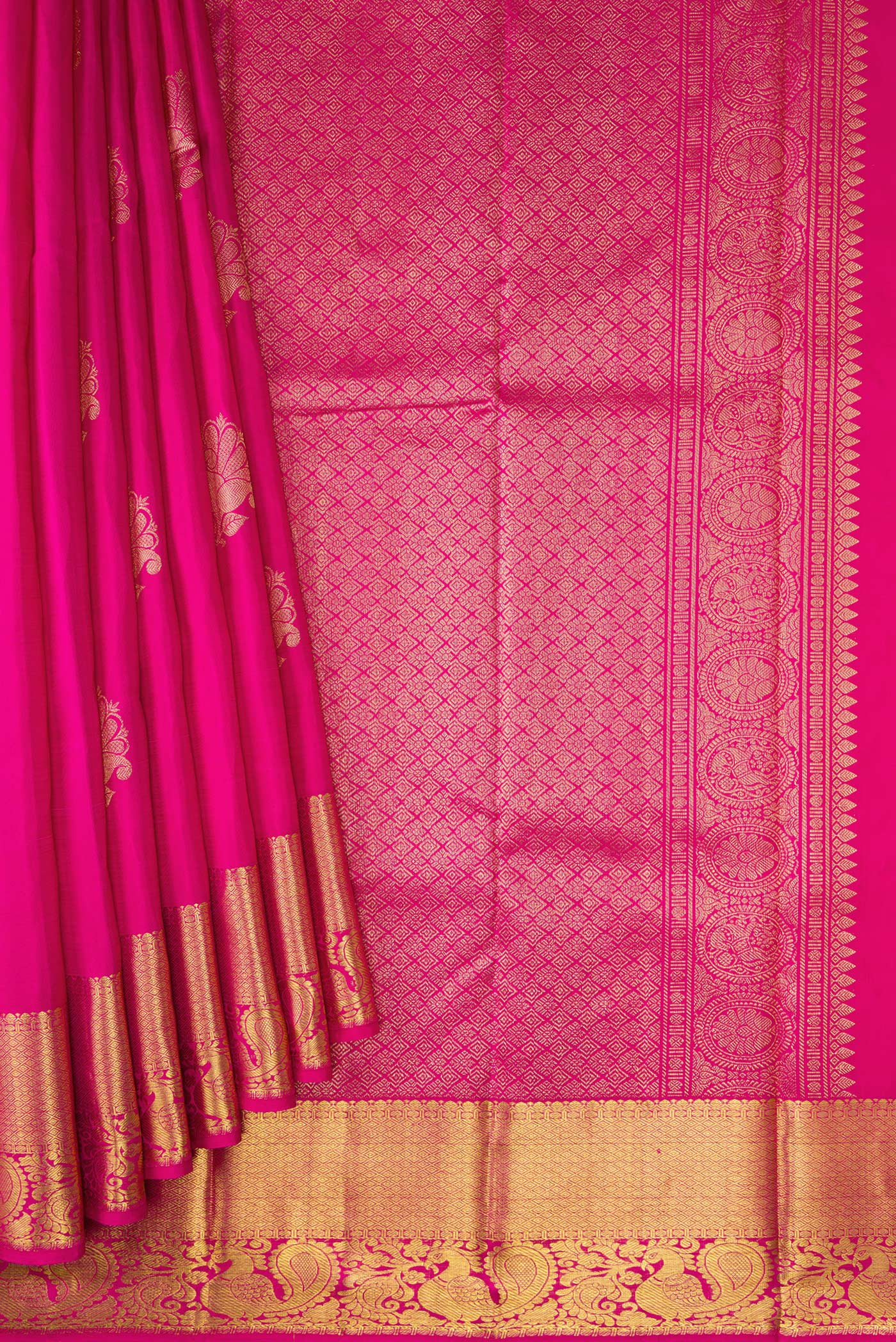 Pleats and pallu of Pink Dual Tone Kanchipuram Silk Saree with Zari Butta on the body and Zari Border. 