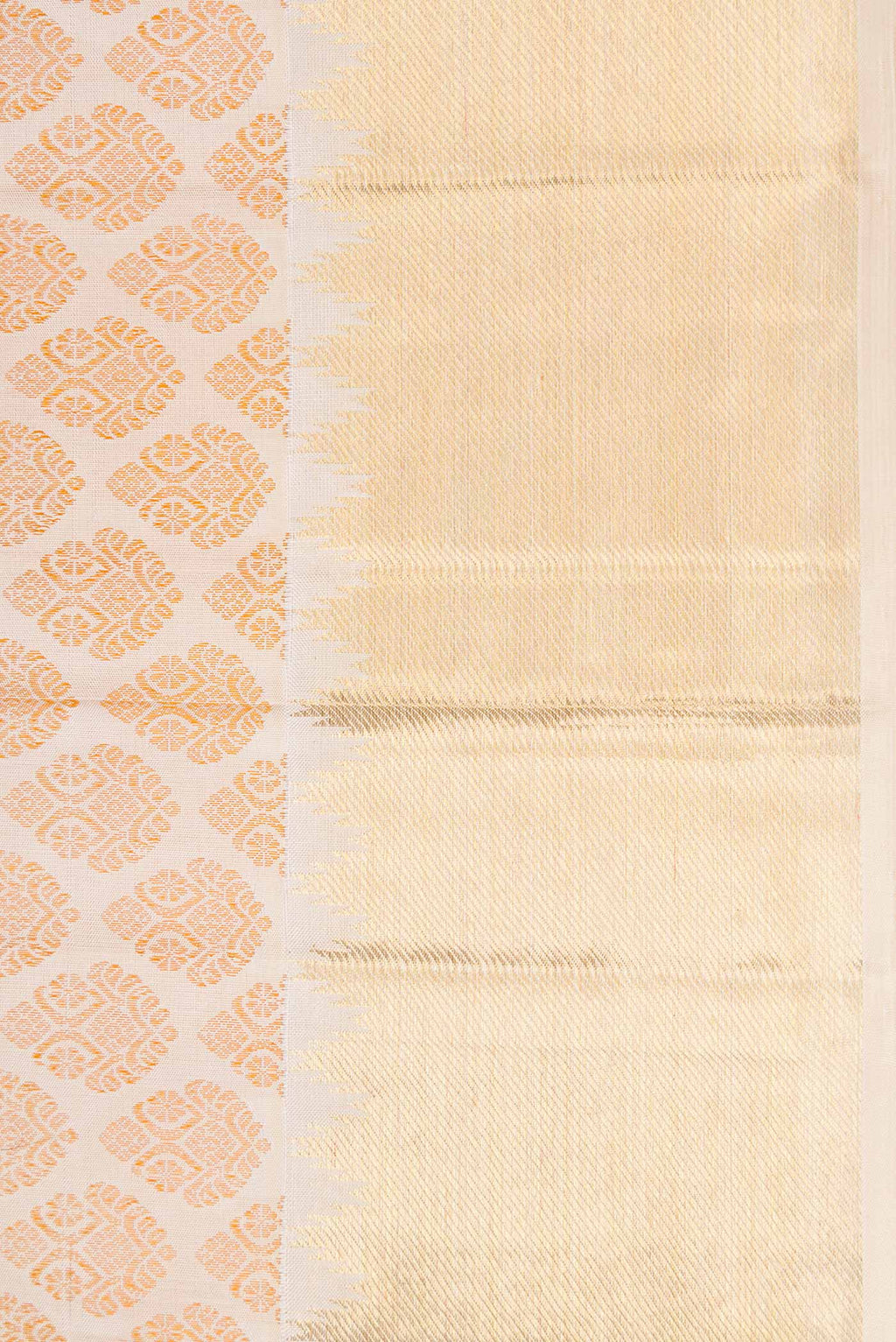 Border image of Beige Dual Tone Kanchipuram Silk Saree with Zari Butta on the body and Zari Border. 