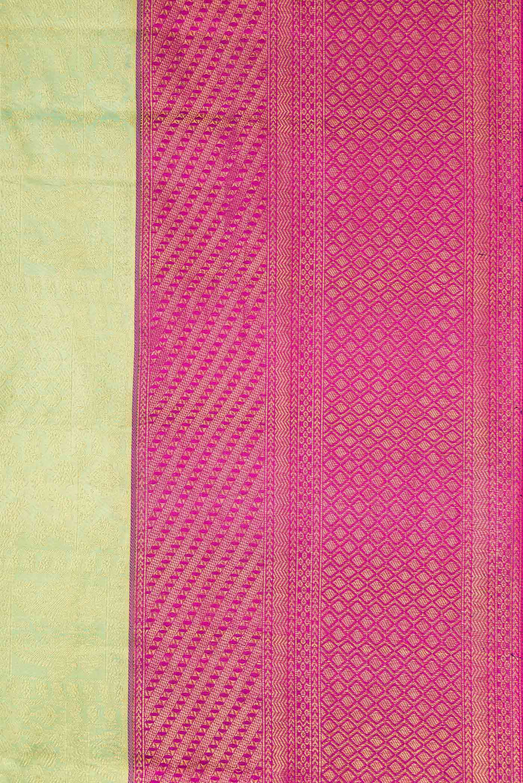 Border image of Pista Green Dual Tone Kanchipuram Silk Saree with Zari Brocade on the body and Zari Border. 