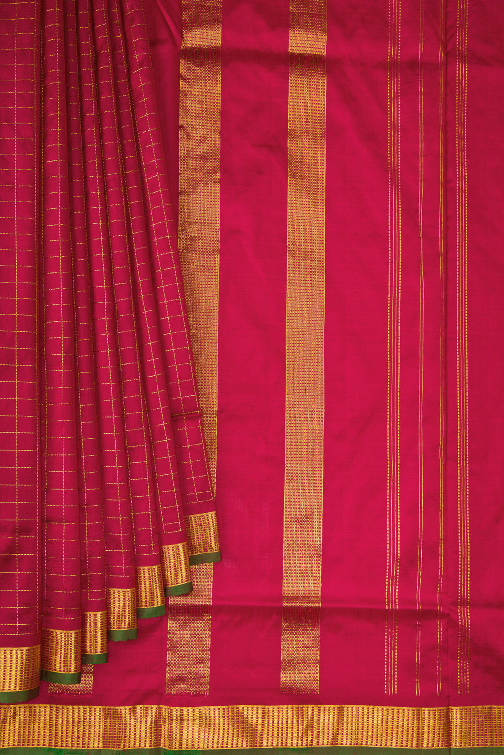 Pleats and pallu of Maroon Kanchipuram Silk Nine Yards Saree with Checked design on the body and Zari Border. 