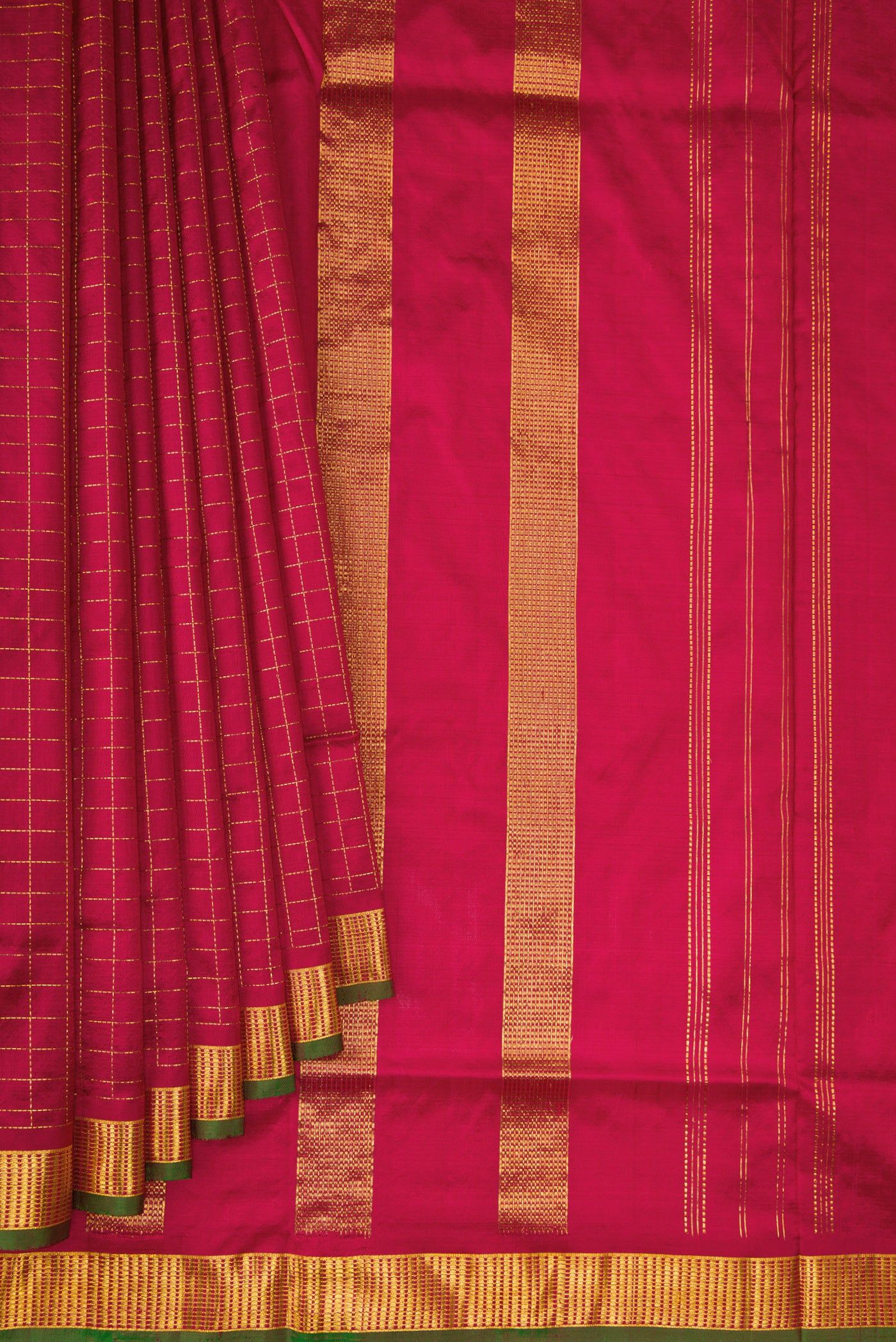 Pleats and pallu of Maroon Kanchipuram Silk Nine Yards Saree with Checked design on the body and Zari Border. 